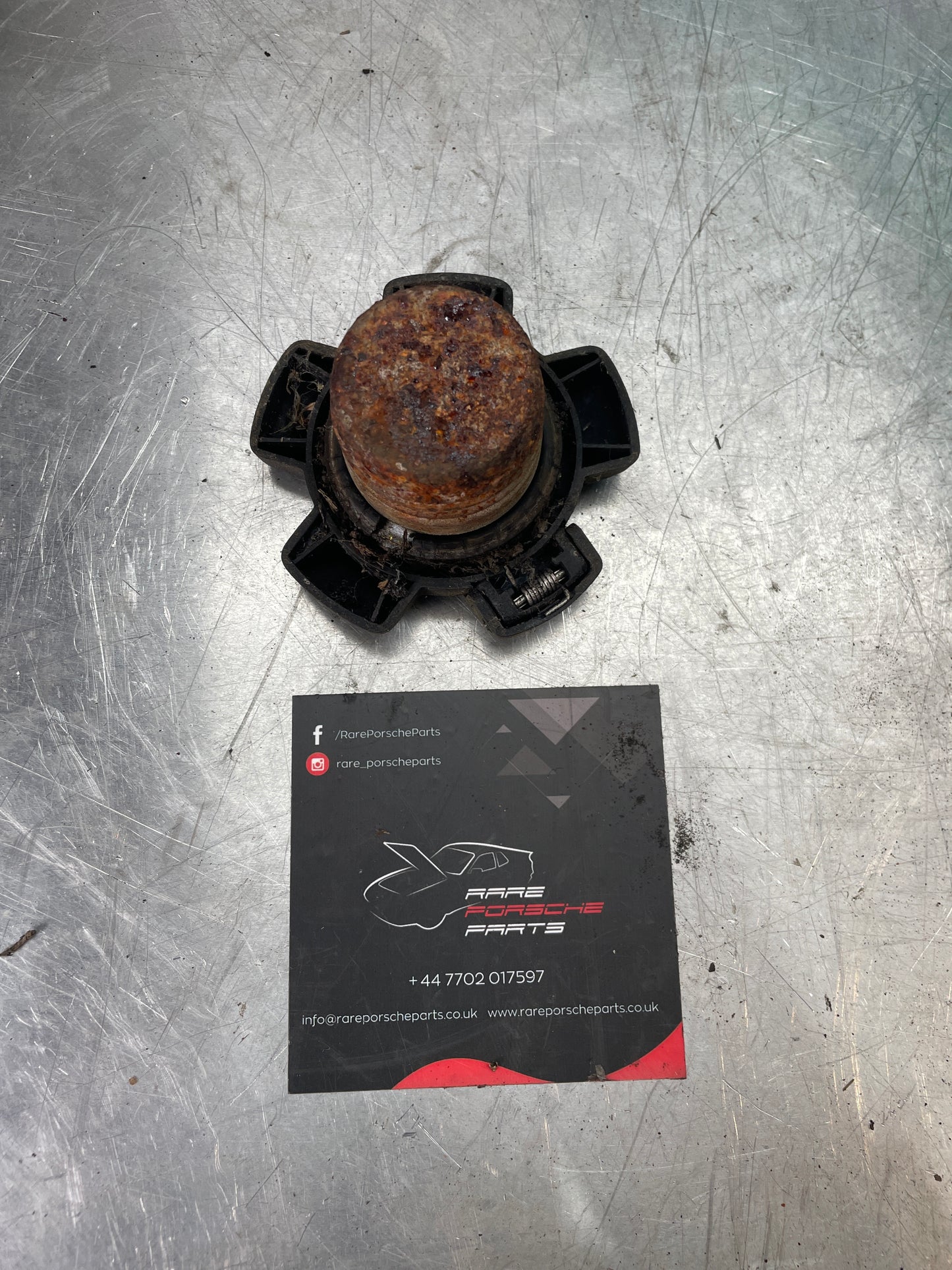 Porsche 924 fuel cap, used