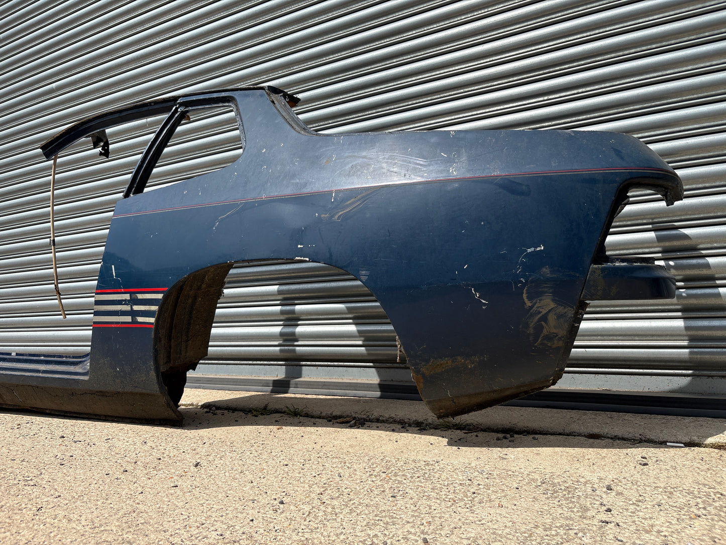 Porsche 924 1983 left side cut, rear fender with sill