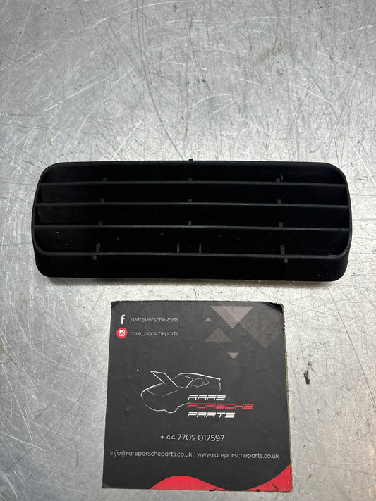 Griglia di ventilazione del pannello anteriore della Porsche 924 Turbo. OEM originale, usato