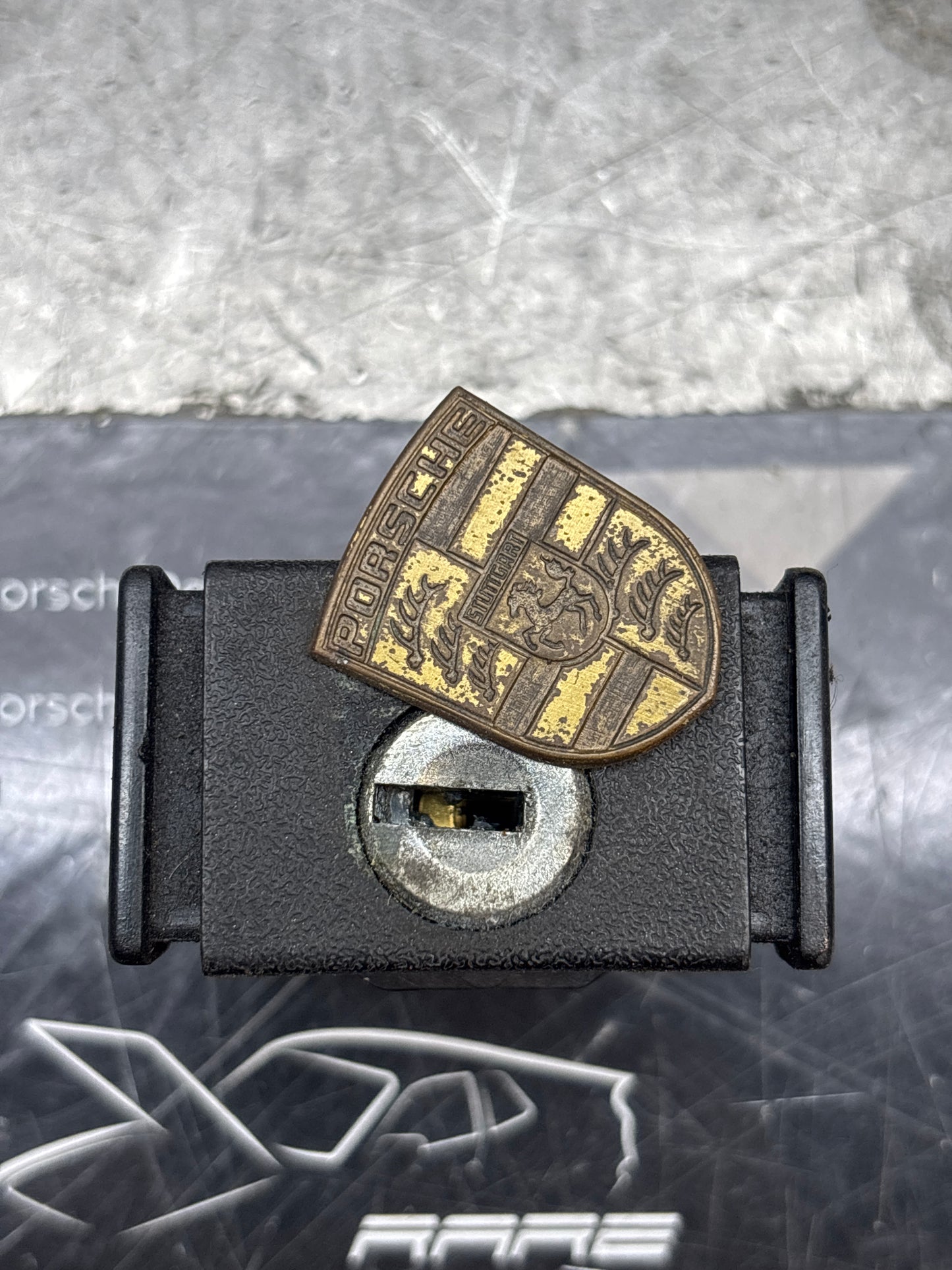 Porsche 924/944 black glove box lock with badge 477857133 used immaculate