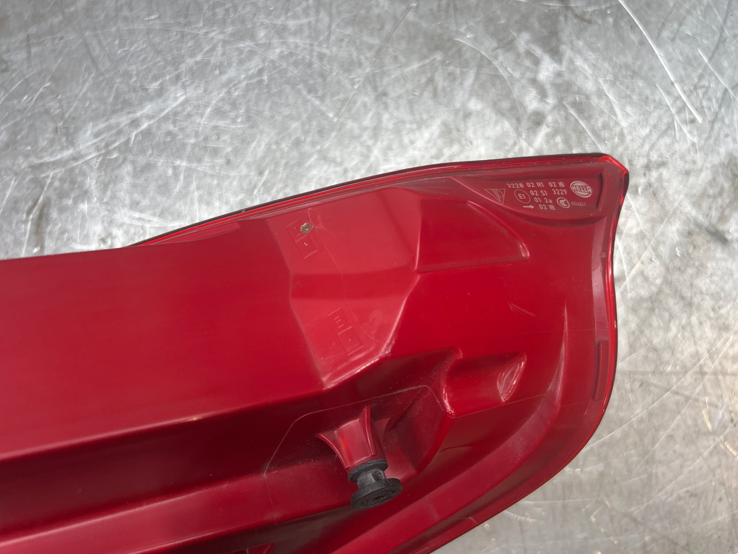 PORSCHE BOXTER CAYMAN 981 DRIVERS SIDE RIGHT REAR TAILLIGHT 98163114211