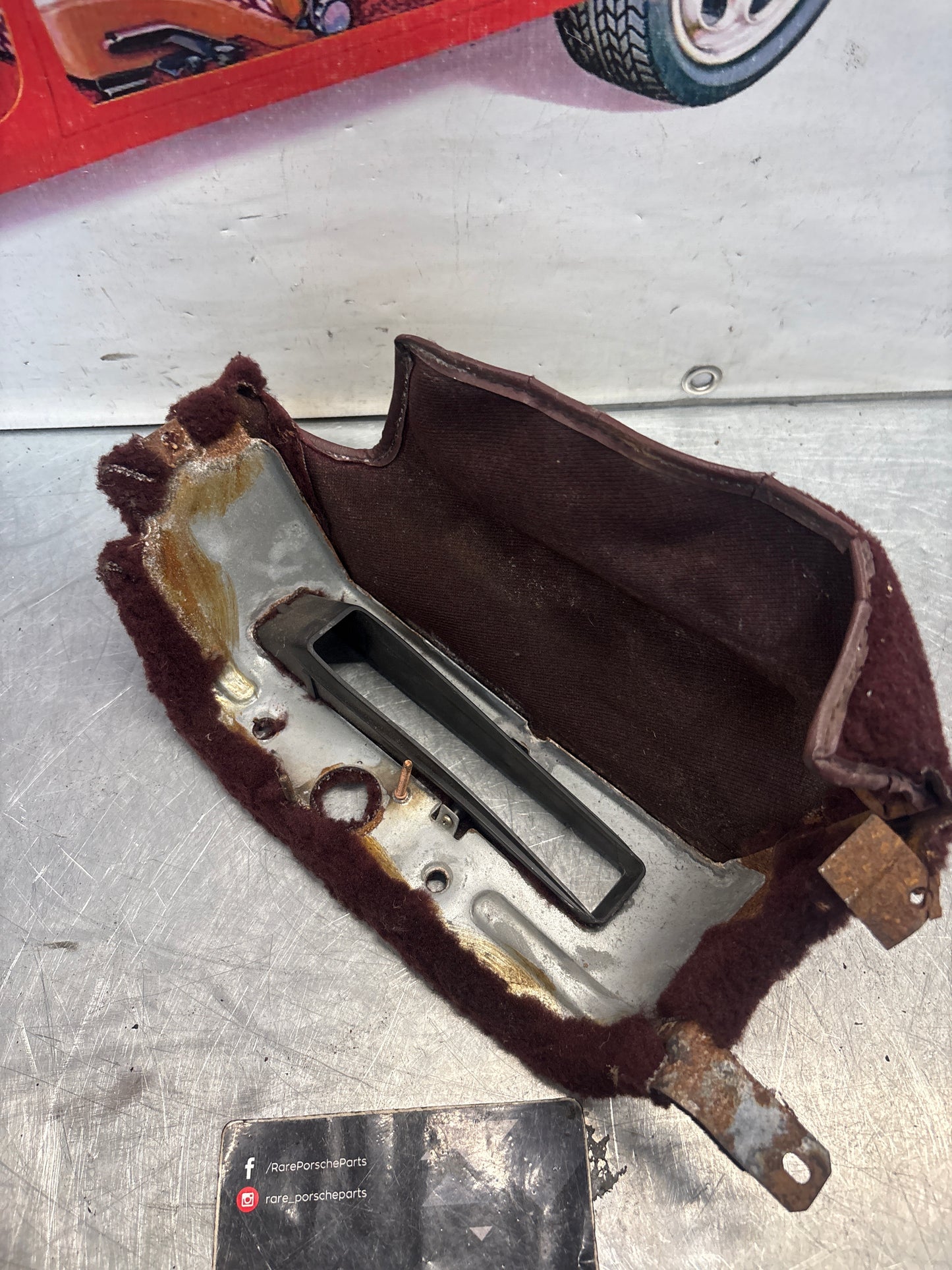 Porsche 928 handbrake sorround carpet, burgundy, used
