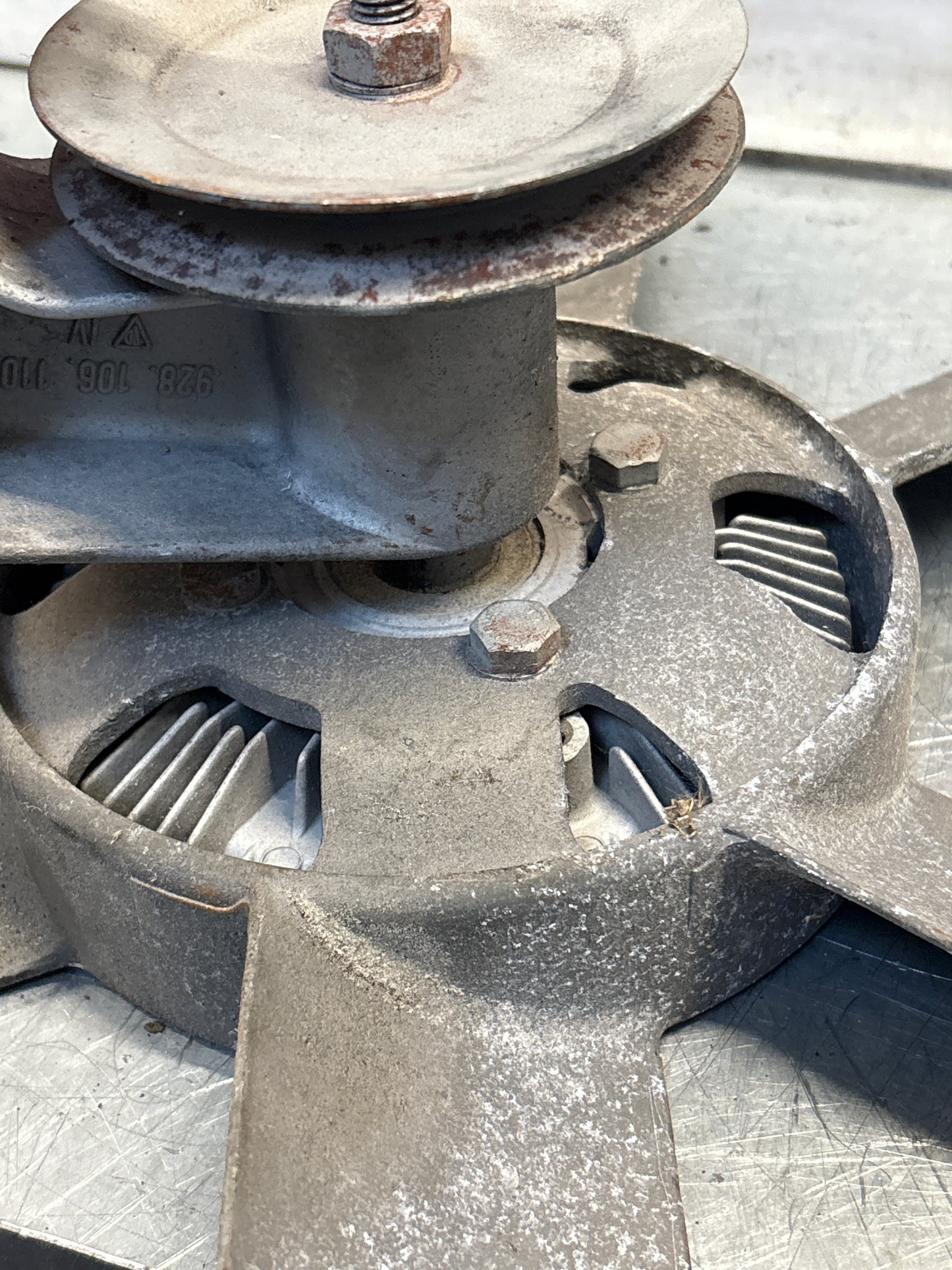 Porsche 928 Engine cooling viscous fan with bracket used 92810613701, 9281061101R