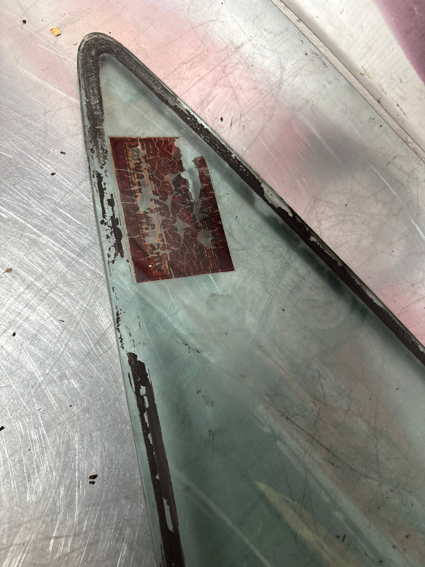 Porsche 928 rear quarter side glass, right, 92854310608 used