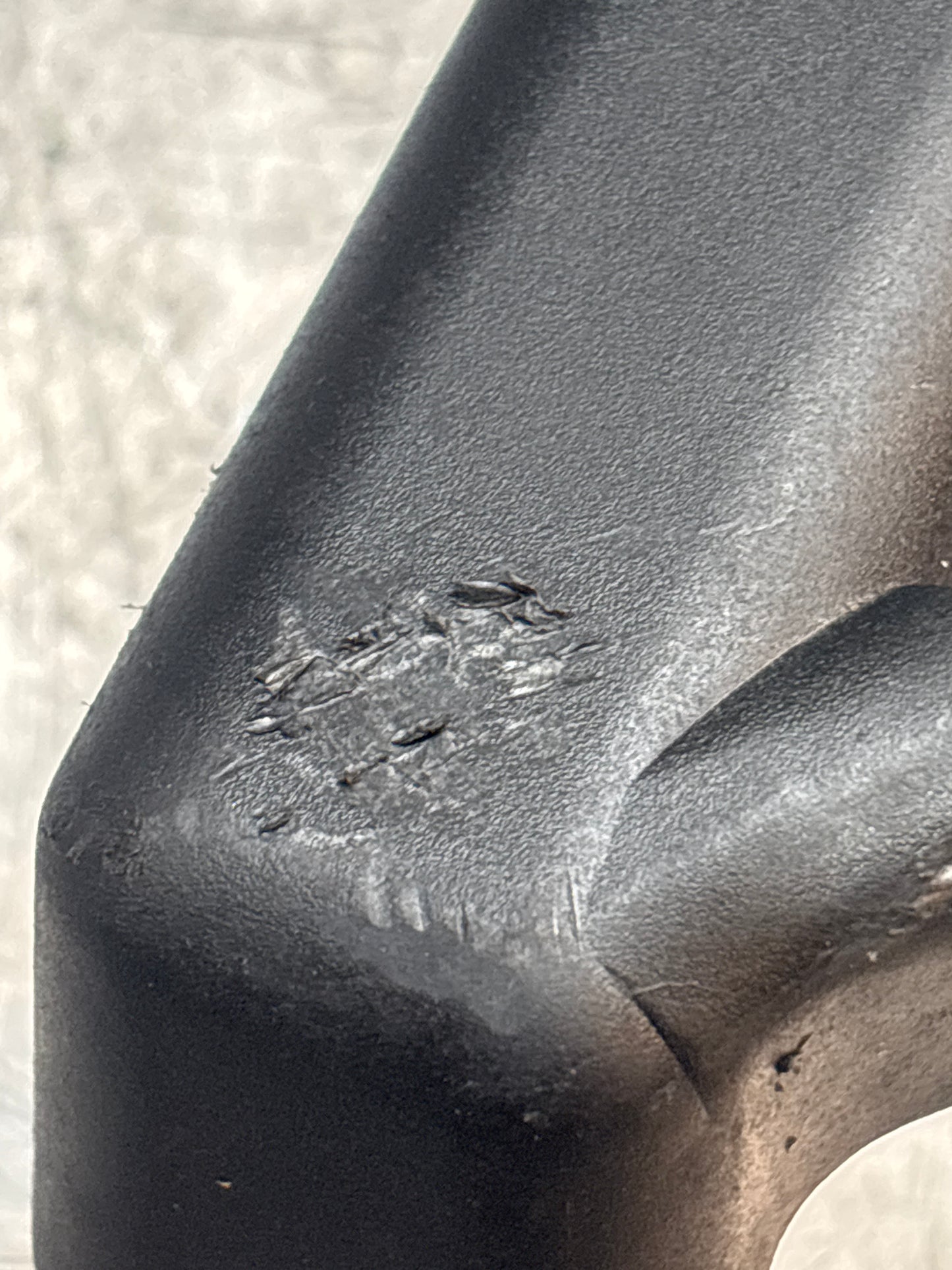 Rivestimento del coperchio del binario dell'iniettore del carburante Porsche 944 94460708102, usato