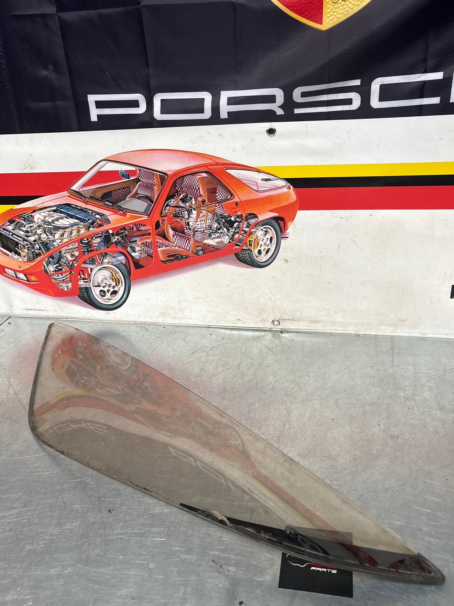 Porsche 928 S rear quarter side glass, brown left, 92854310308 used