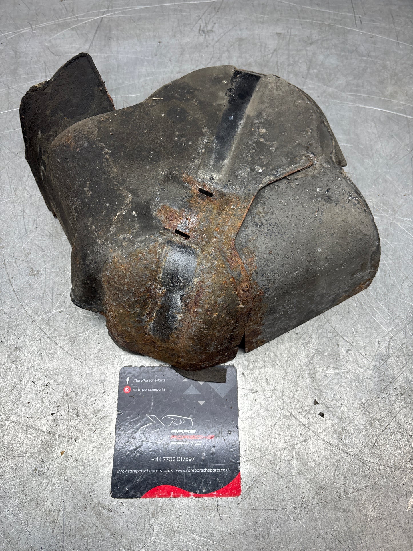 Porsche 944 85.5- fuel pump cover plate 94420133100