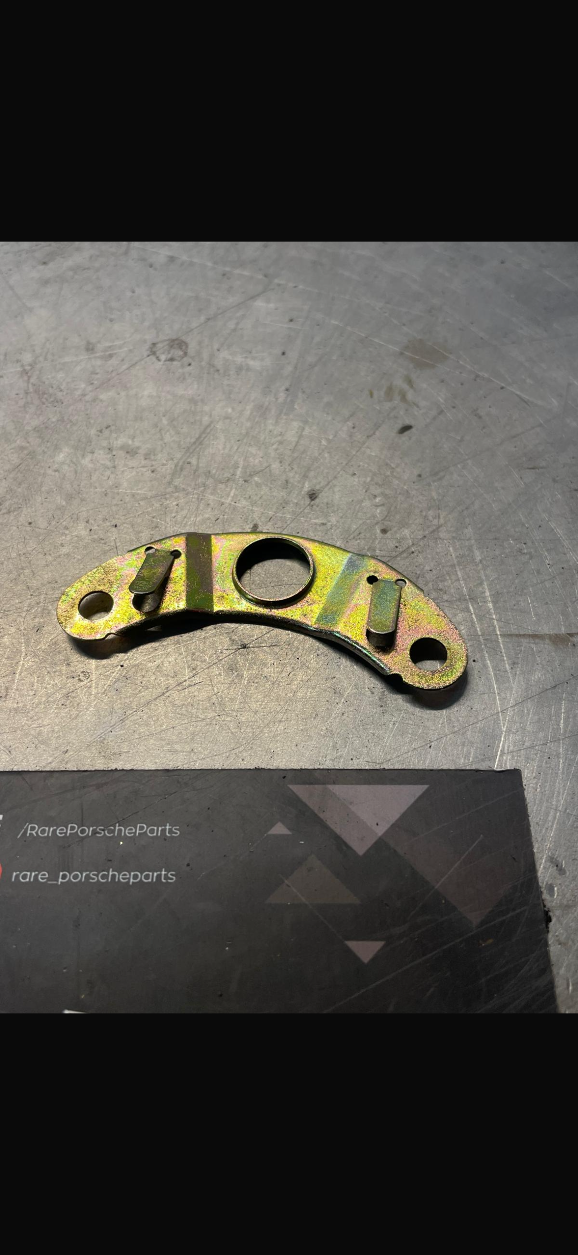 Porsche 928 cable guide plate, refurbished 92835282300