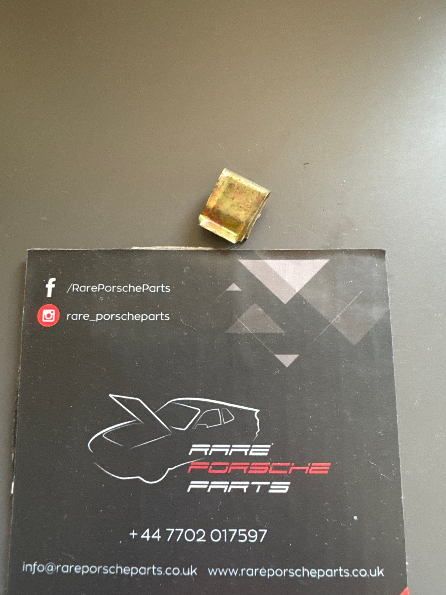 Porsche resting clips 811971848B used