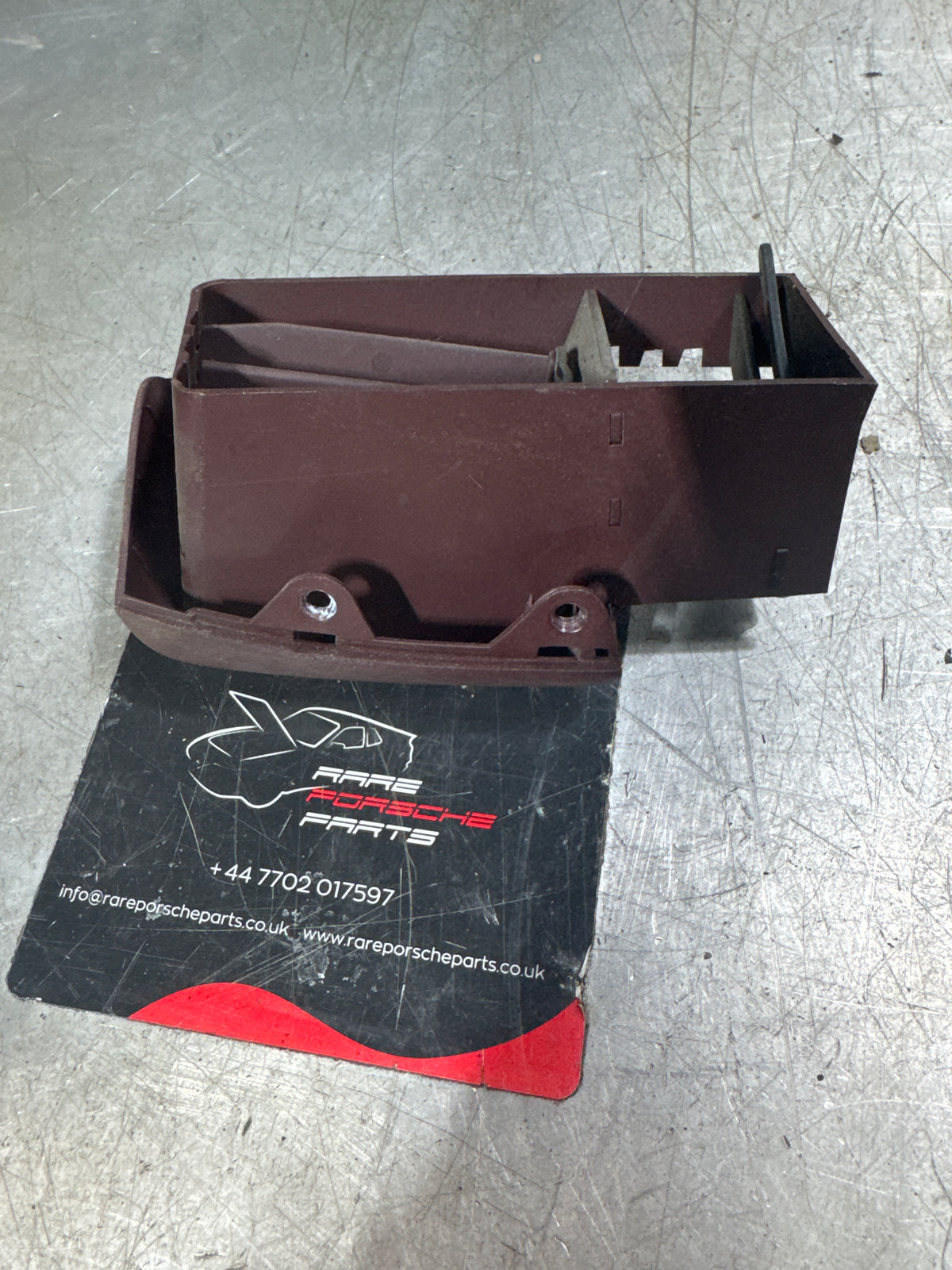 Porsche 944 burgundy Left Interior dash air vent. 94457225200 944 527 252 00 used