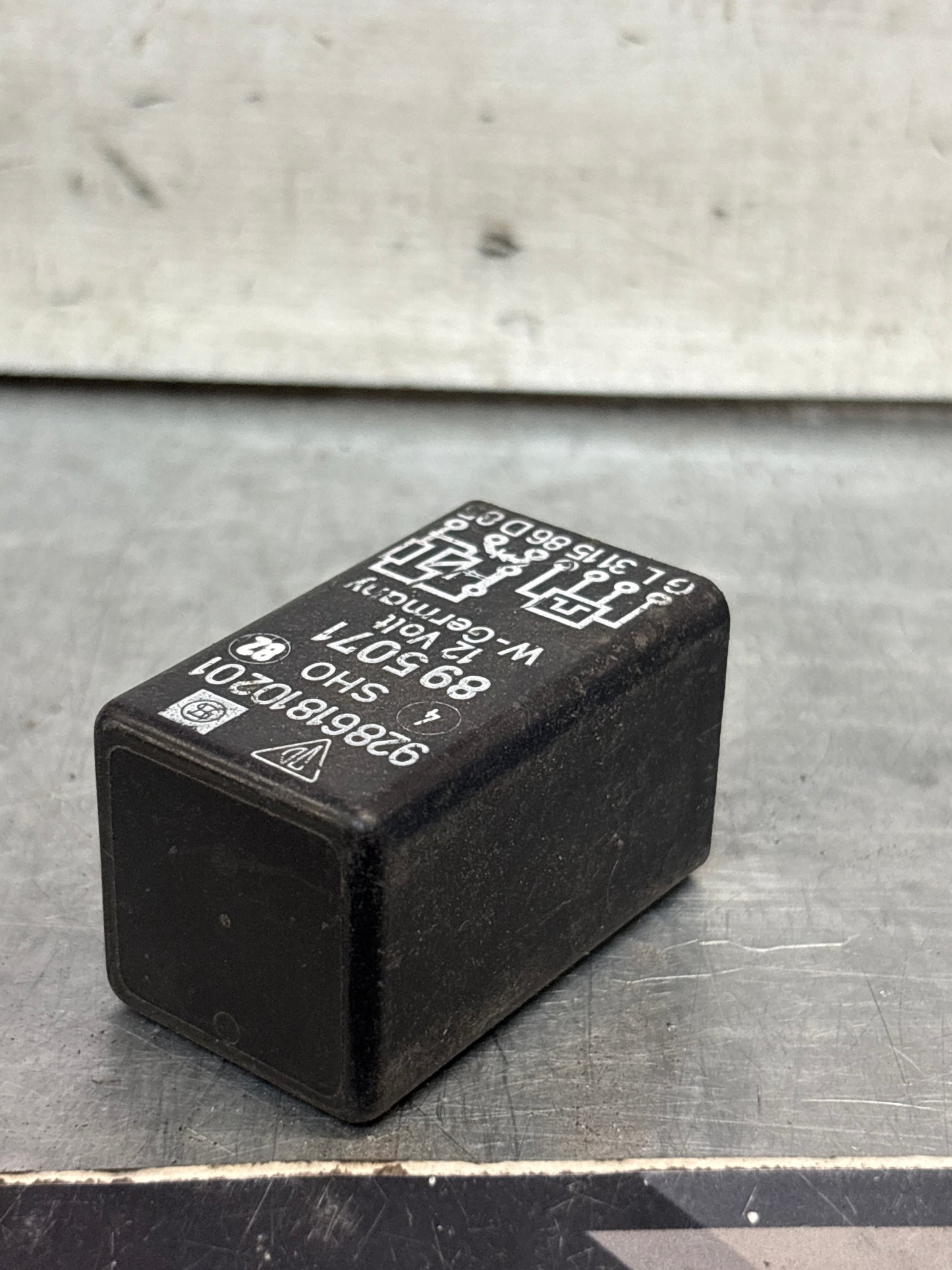 Porsche 928 seat belt relay, used 92861810201