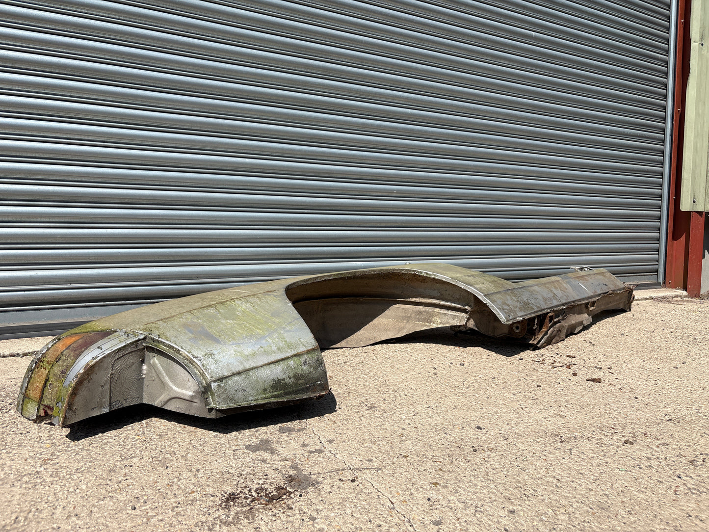 Porsche 924 right side cut, rear fender with sill