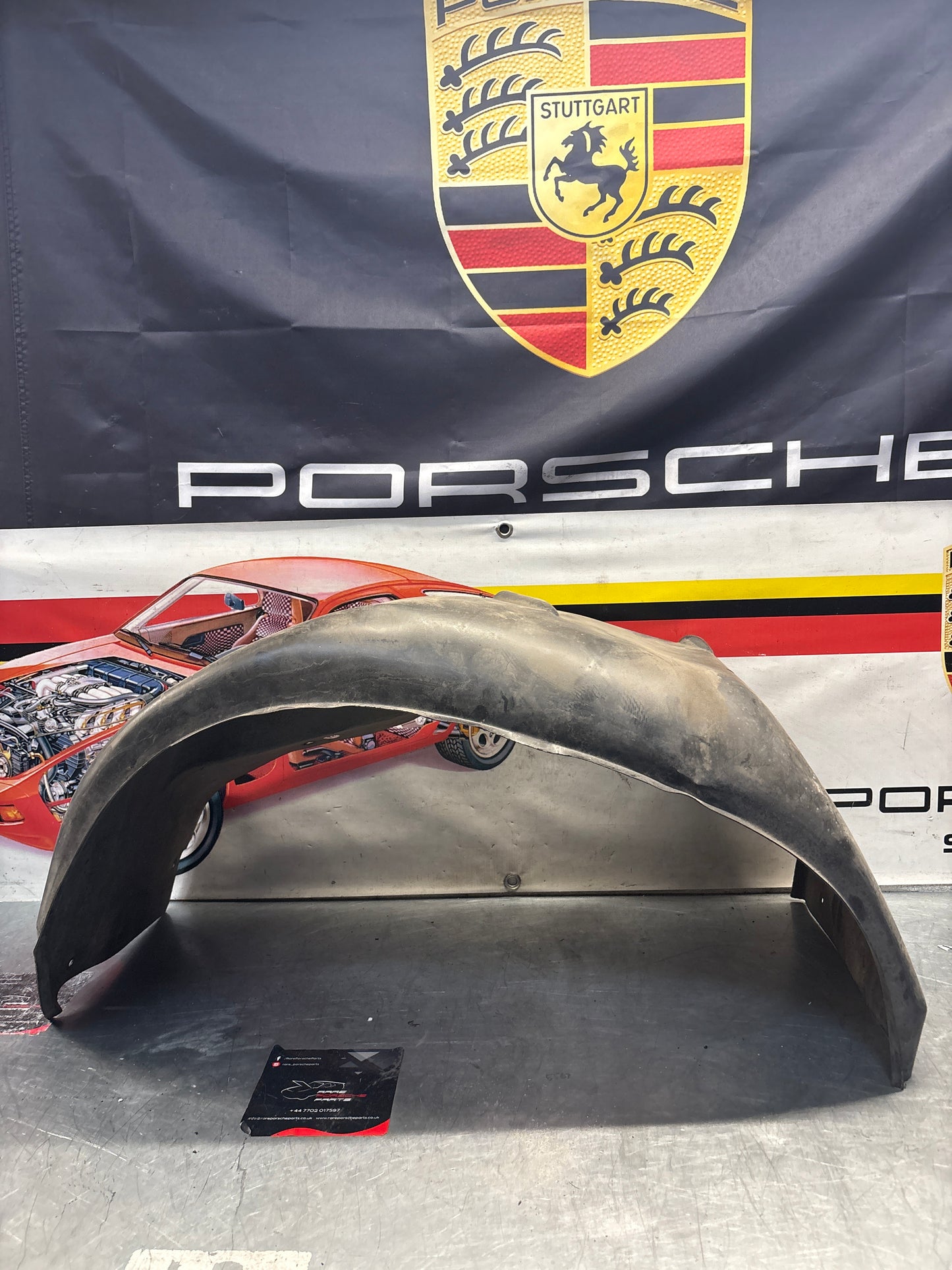 Porsche 928 wheel arch liner  Right 92850438205 Used
