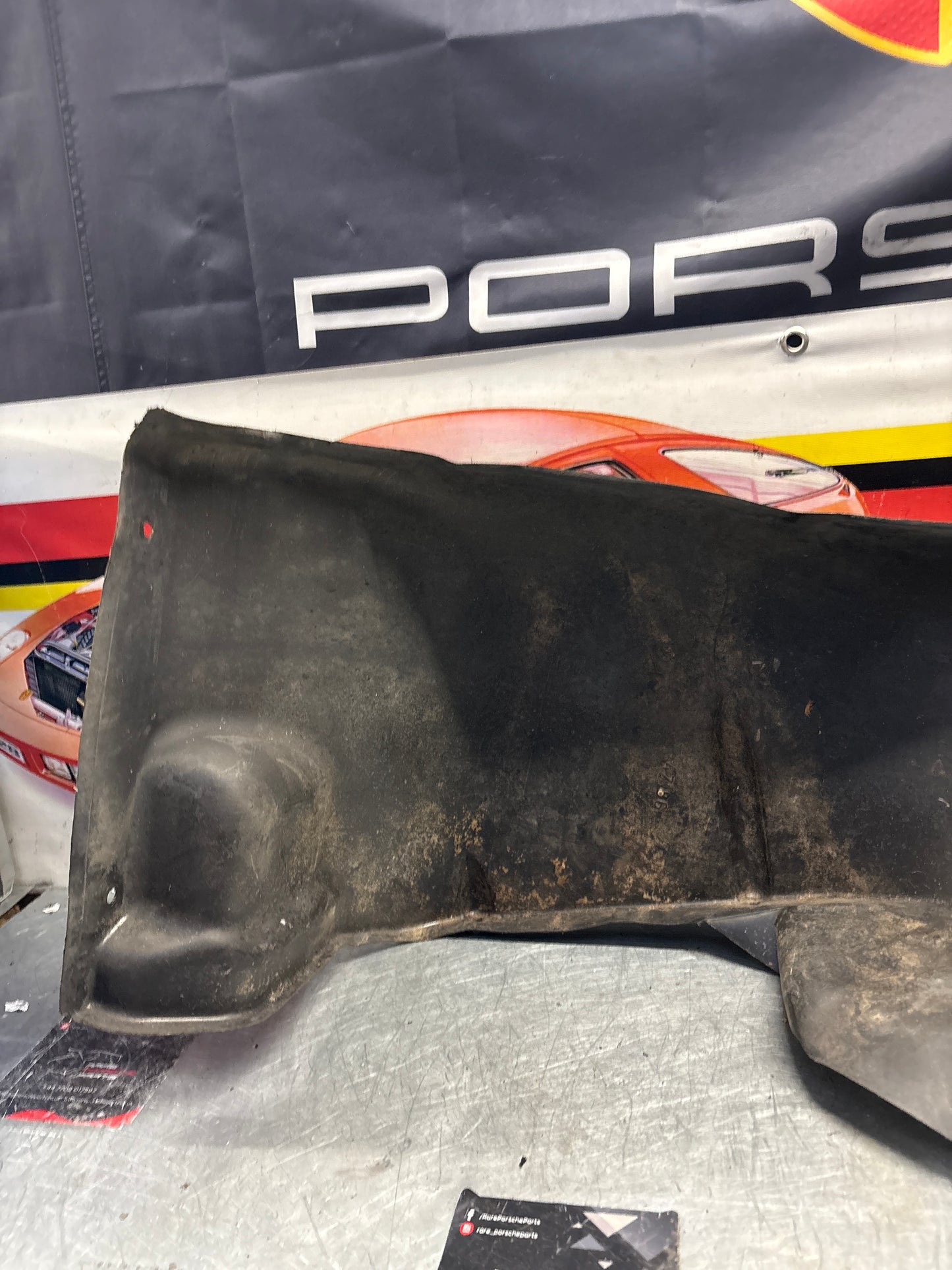 Porsche 928 wheel arch liner Left 92850438105 Used