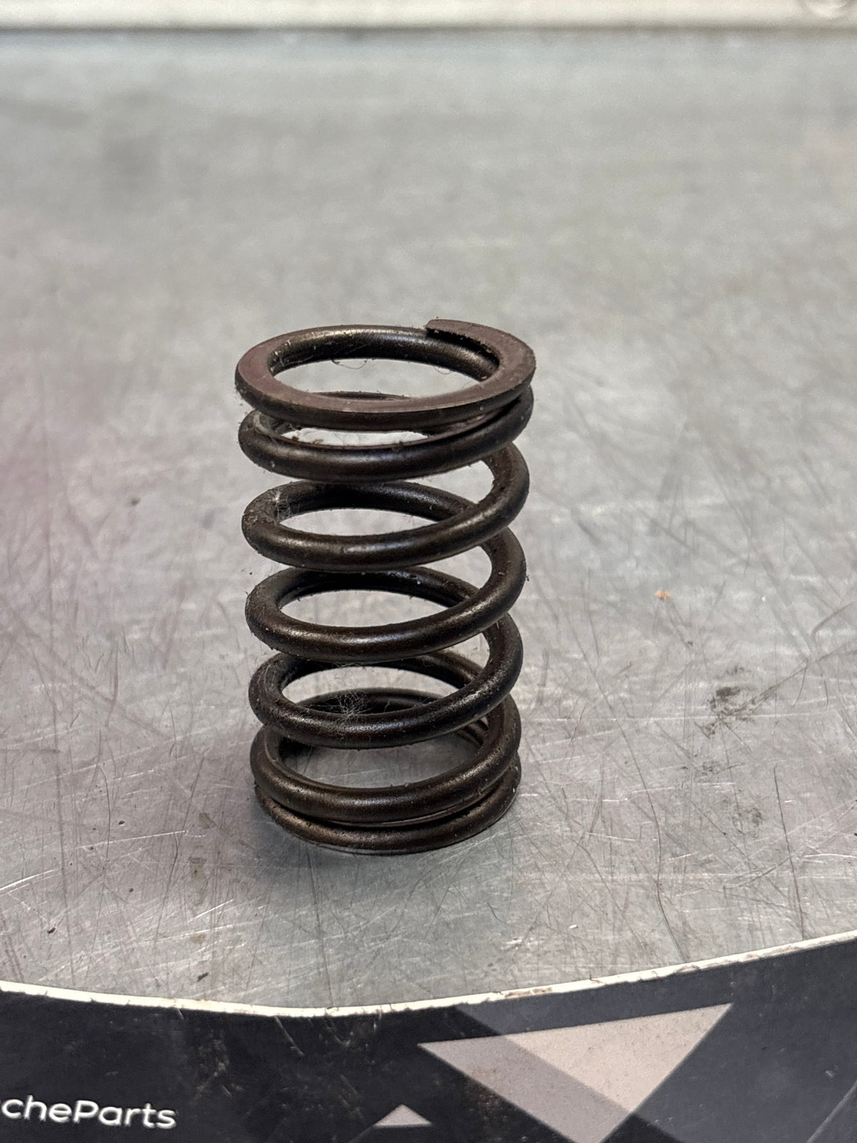 Porsche 928 / 944 / 924 outer valve spring, used 92810590509