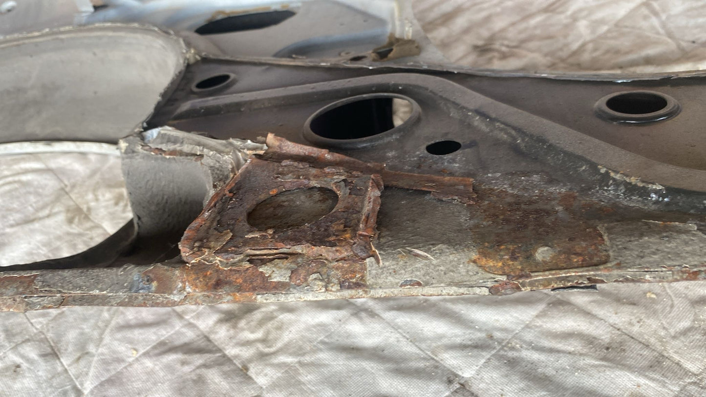 Porsche 924 left sill / fender section, 477809601B cut