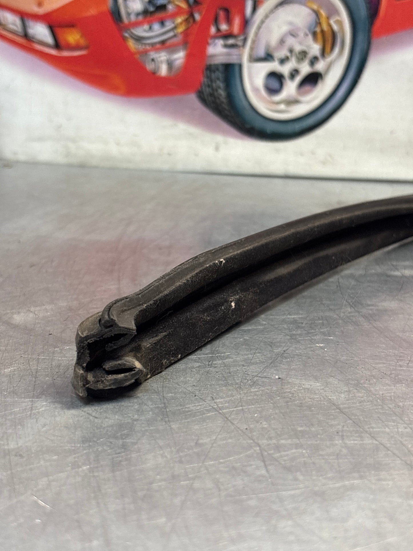 Porsche 928 left door channel seal, for spares or repair 92853732303