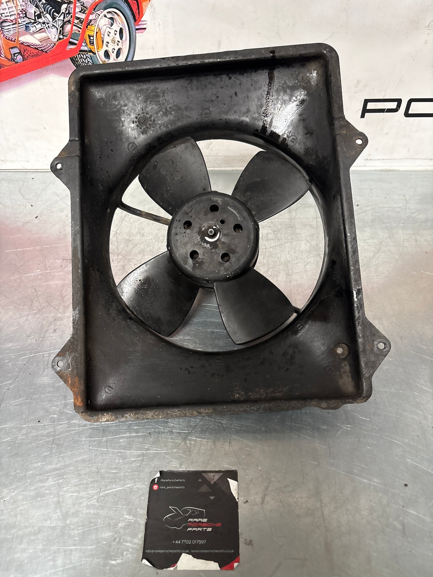 Porsche 924 2.0 NA / 924 Turbo ventola del radiatore di raffreddamento usata con cornice 477121207C usata