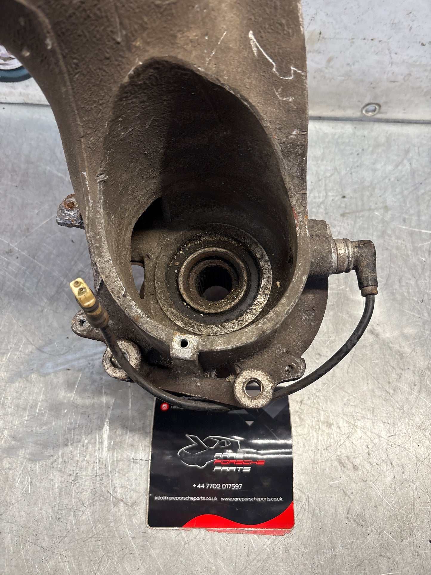 Porsche 944 alloy rear right trailing arm, used 95133151405 / 9513315144R used, with hubs