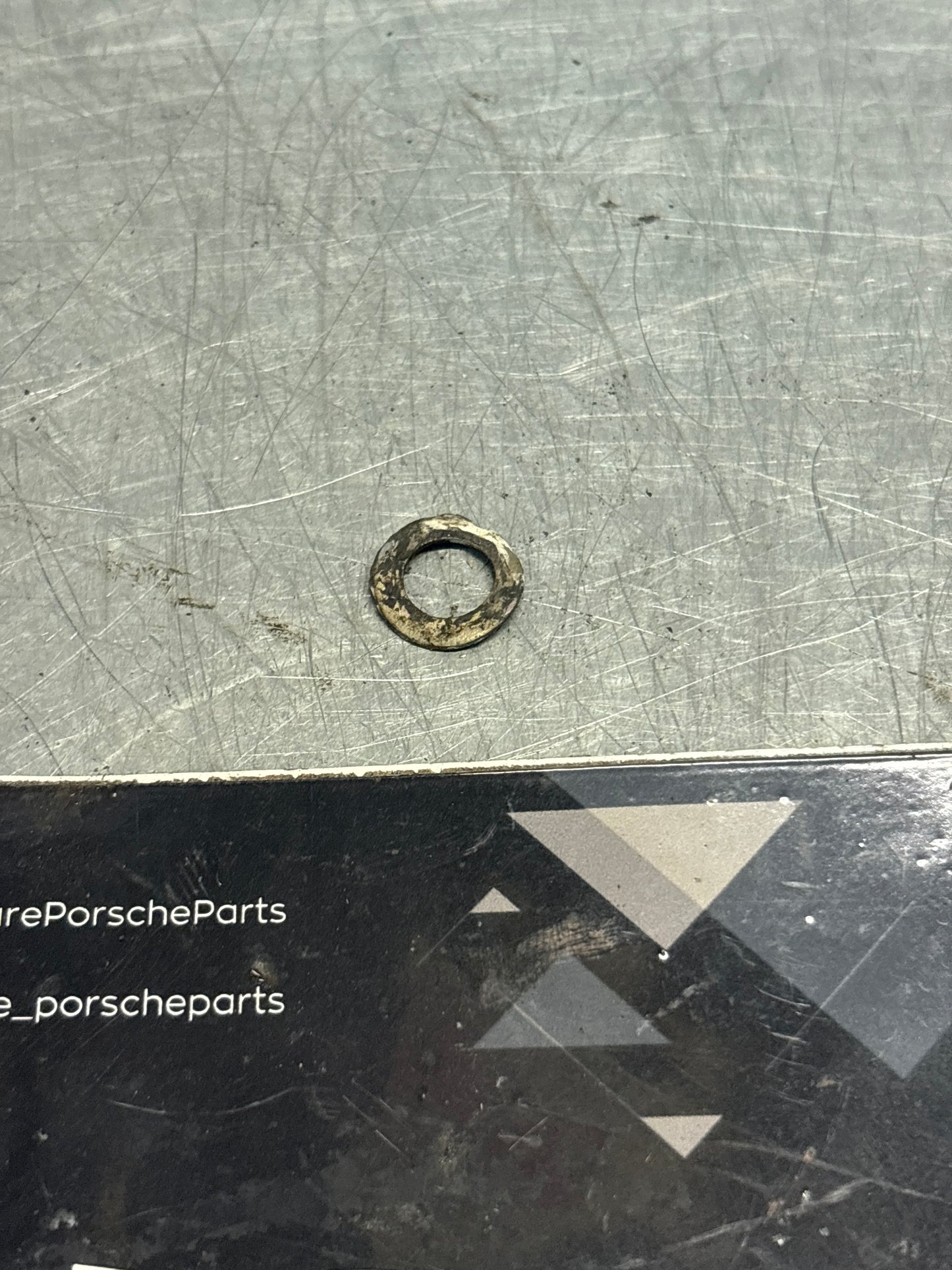 Porsche 944 spring washer, used 90002800502