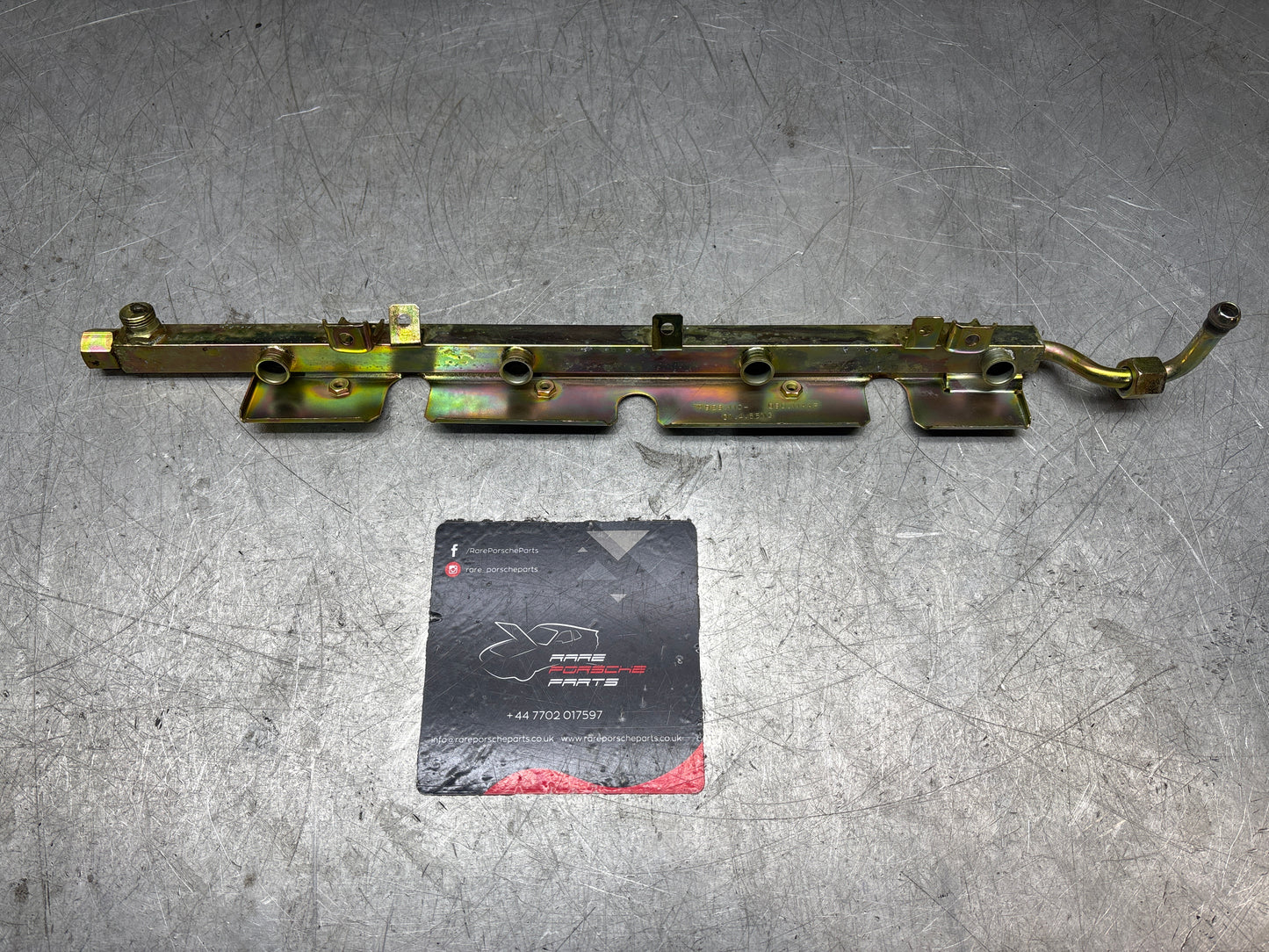 Porsche 928 S fuel rail, right, refurbished 92811008011
