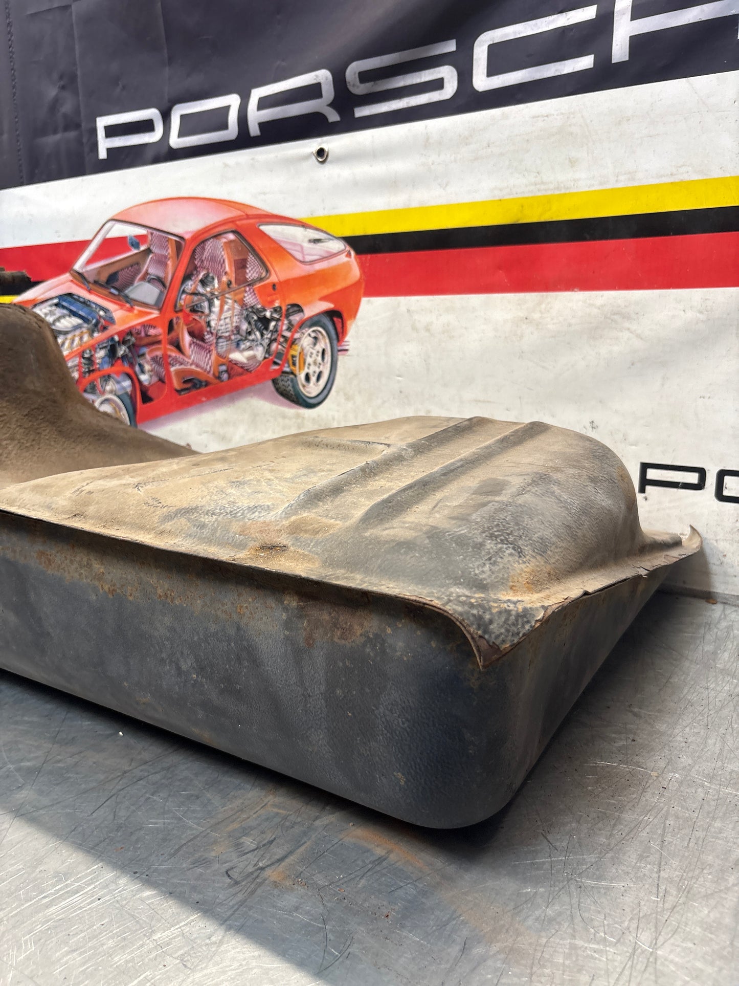 Serbatoio carburante Porsche 924 in metallo per le prime auto