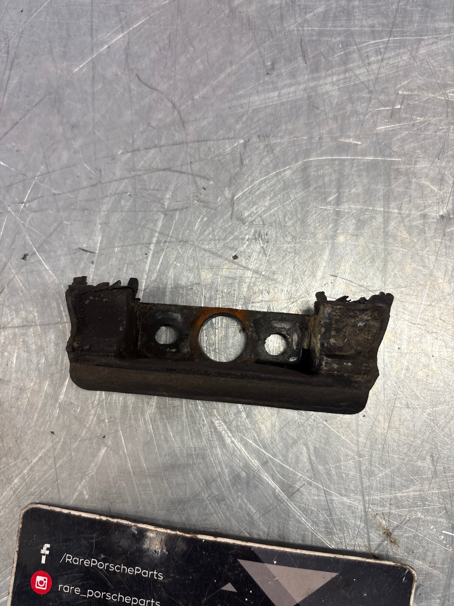 Porsche 924/944 portellone sinistro / alloggiamento perno portellone 477827033 usato