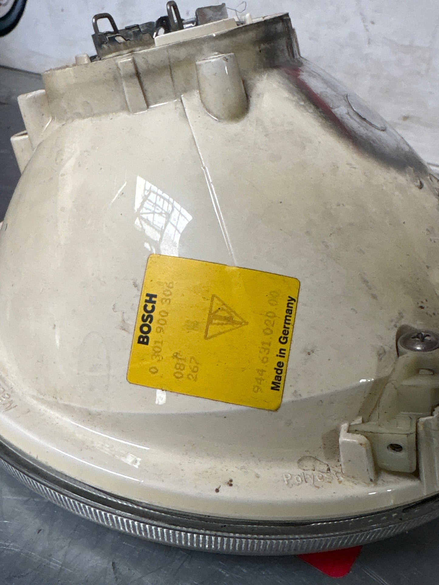 Porsche 968 right side Bosch headlight, used 94463192900 / 0301900306 / 1305304021