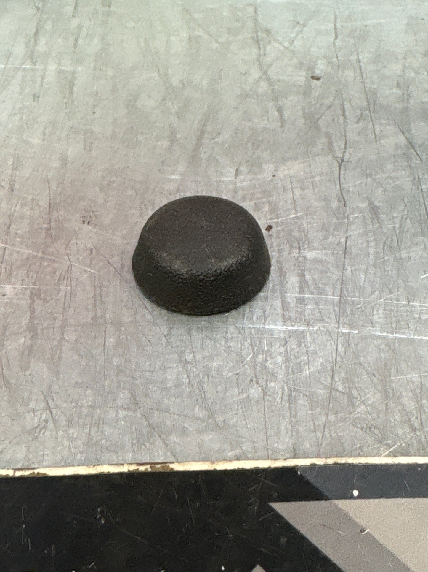 Porsche 924/944 up to 85’ screw on cap, used 811857845
