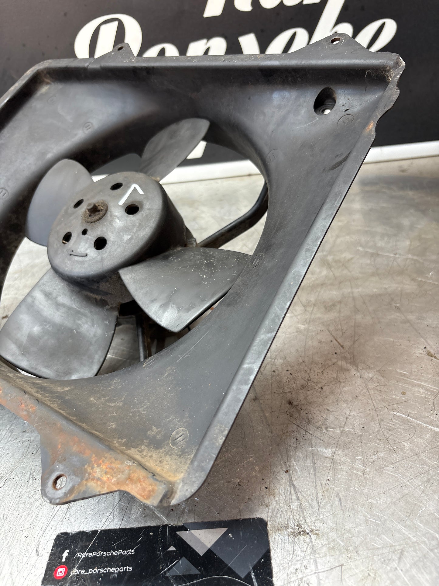Porsche 924 2.0 NA / 924 Turbo used cooling radiator fan with surround 477121207C / 477959455C used