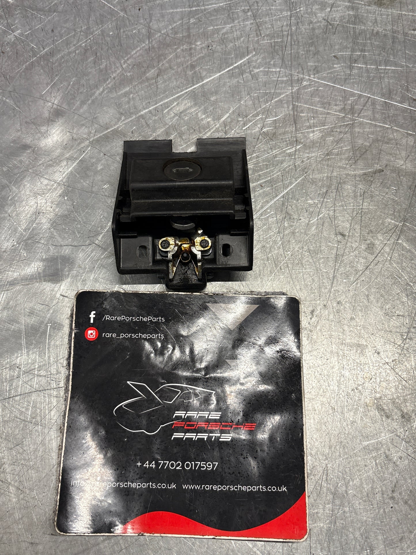 Porsche 928 glove box door latch, used 92855224302