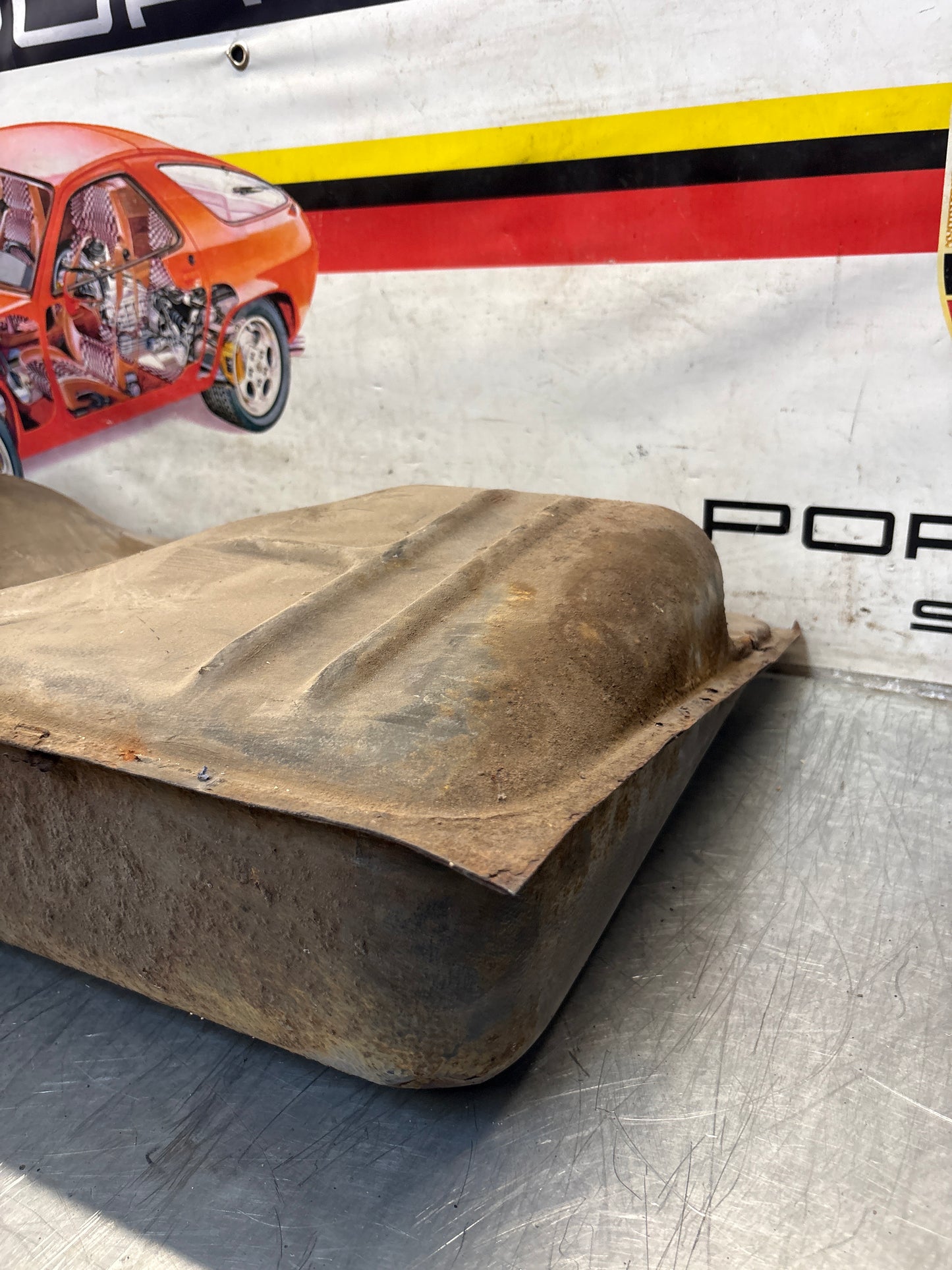 Porsche 924 Metal Fuel tank for early cars with bayonet type fuel level sender 477201021F