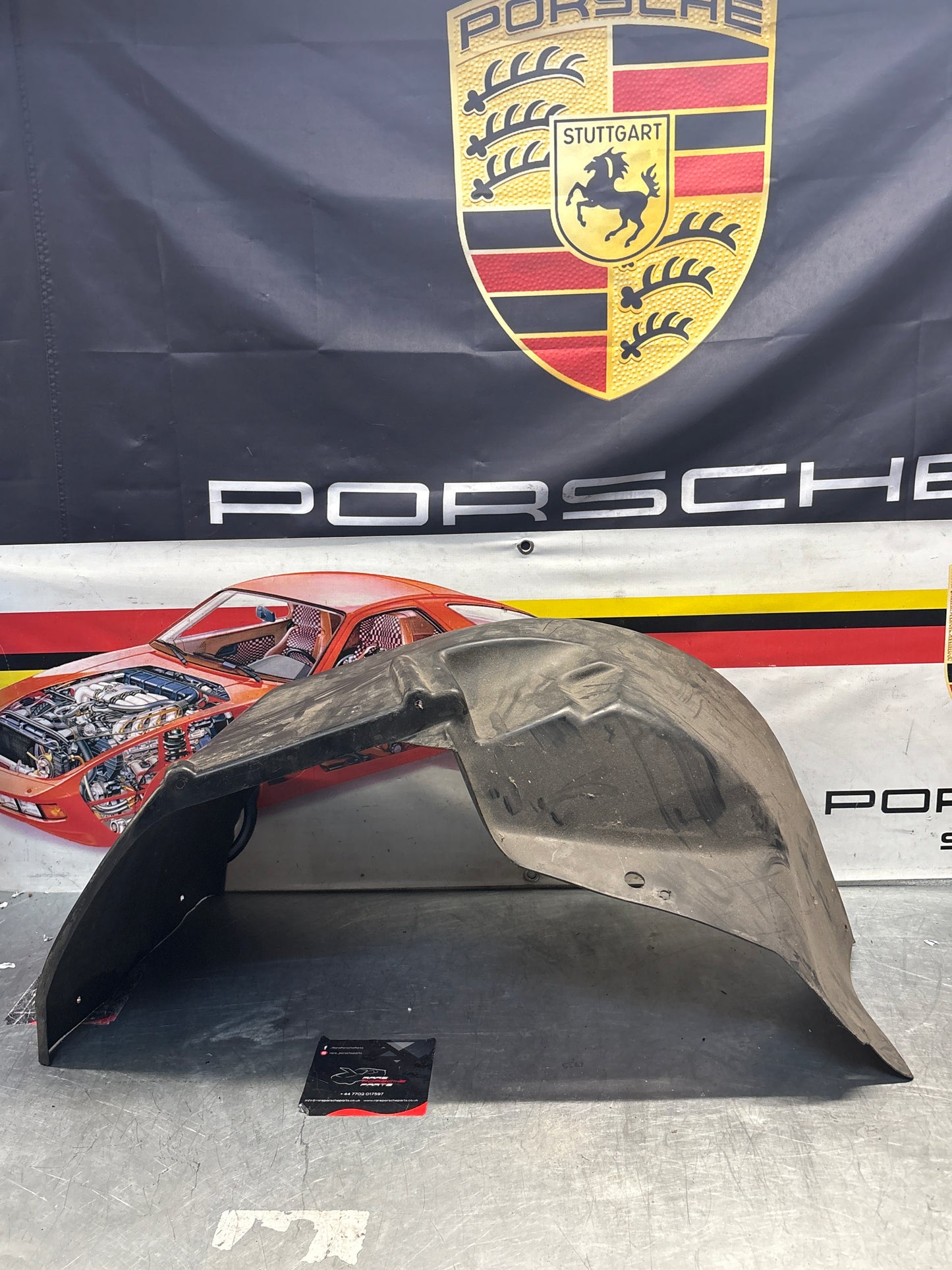 Porsche 928 wheel arch liner  Right 92850438205 Used