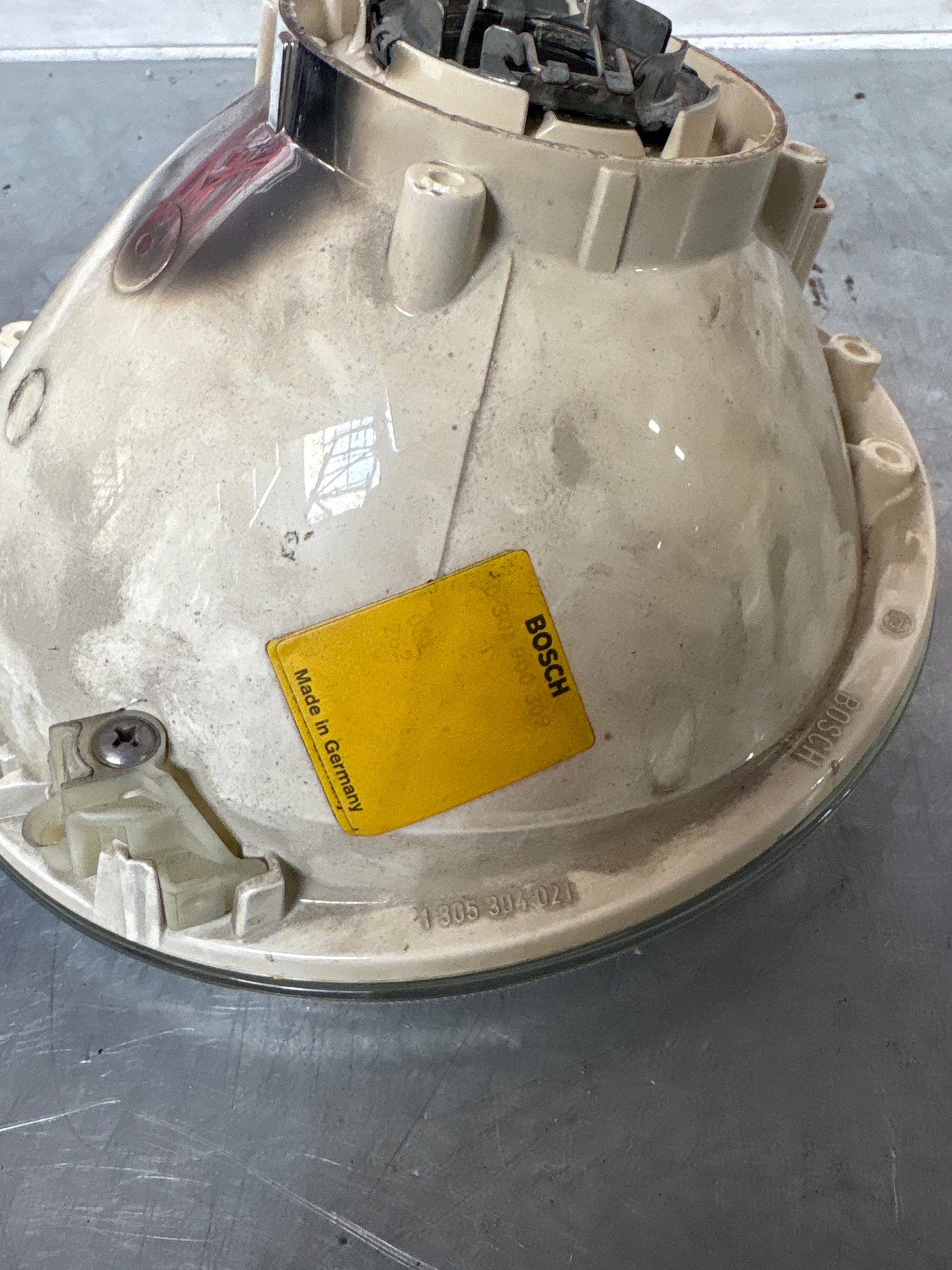 Porsche 968 Left side Bosch headlight, used 94463192900 / 0301900309 / 1305304021