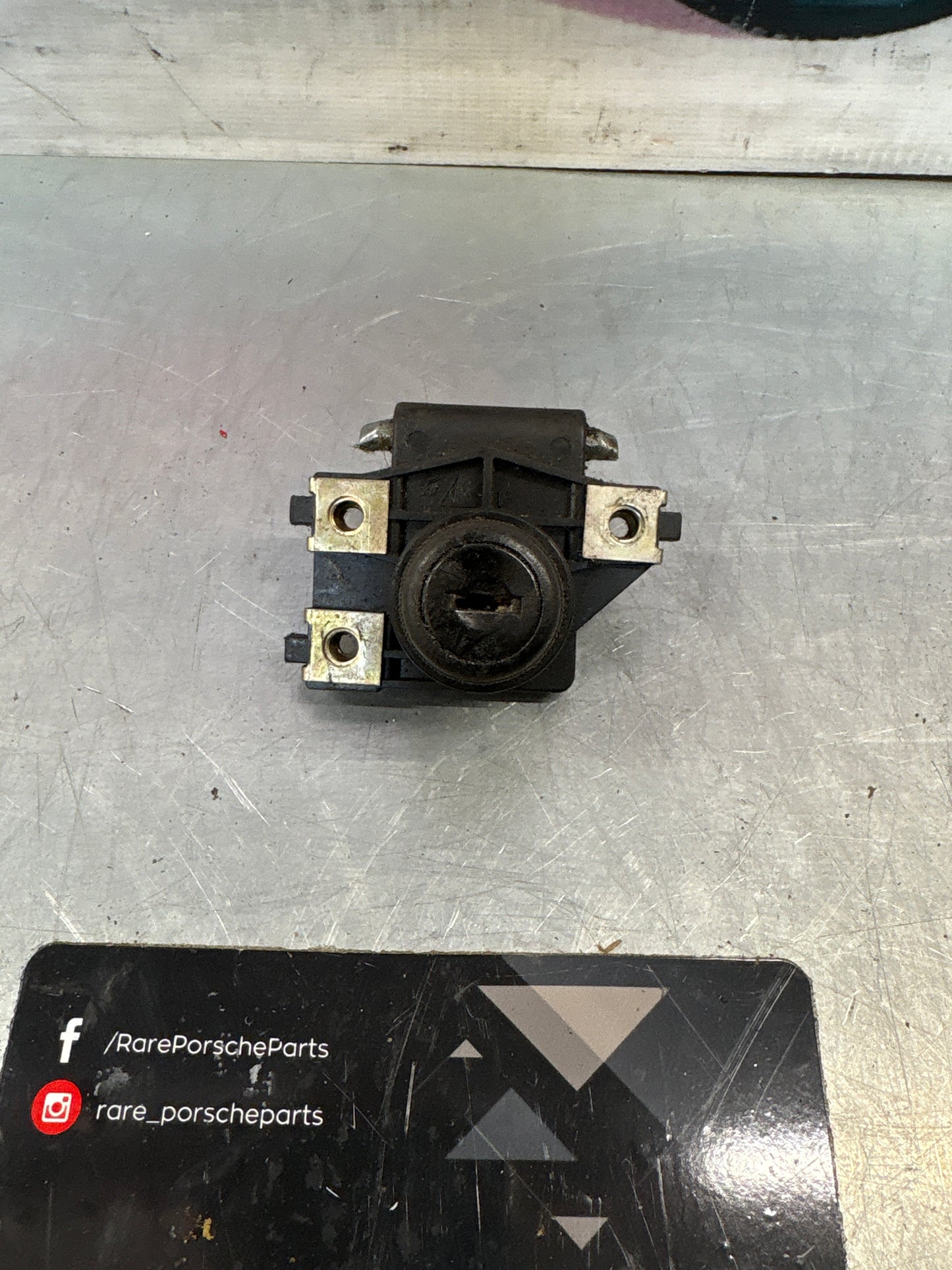 Porsche 944 glove box twist button lock. No key, used 94453895102
