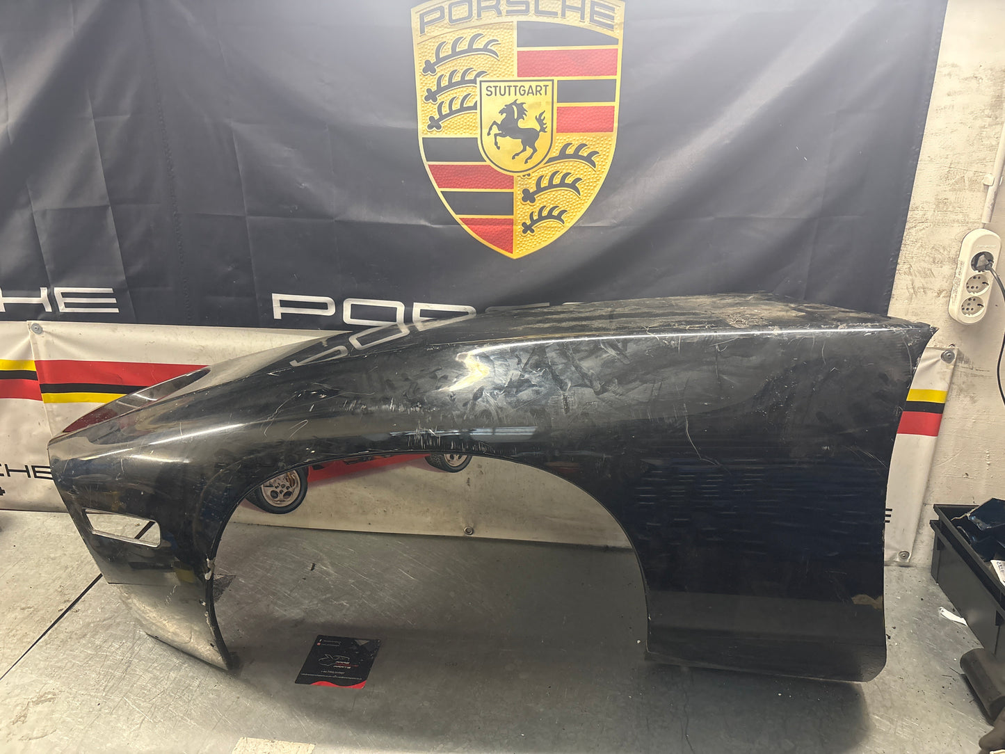 Porsche 928 -87 front left wing, 92850301103 used