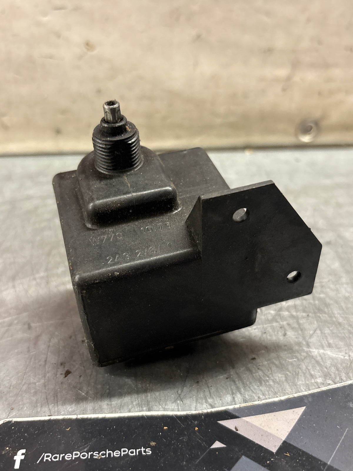 Porsche 914 alarm switch, used 91464112310