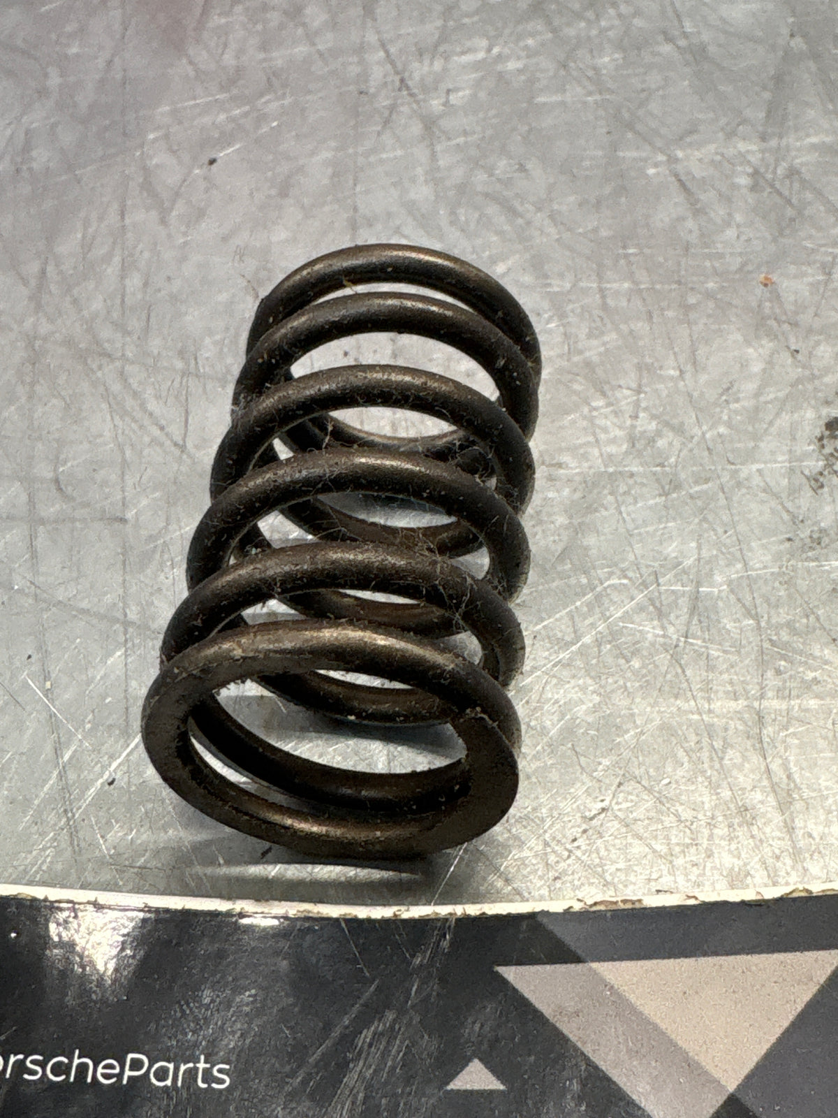 Porsche 928 / 944 / 924 outer valve spring, used 92810590509