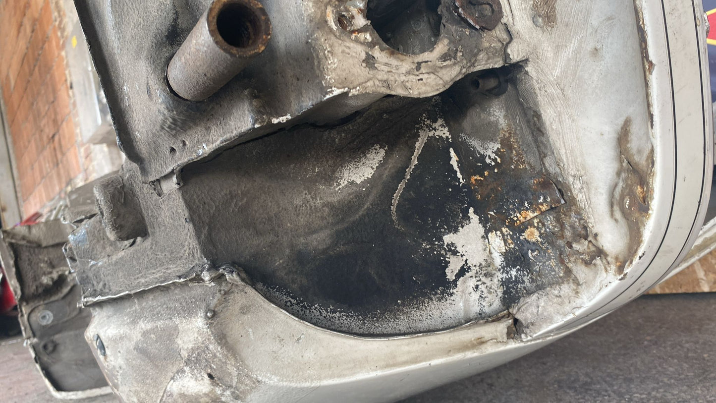 Porsche 944 Right side cut, rear fender 94450390403,