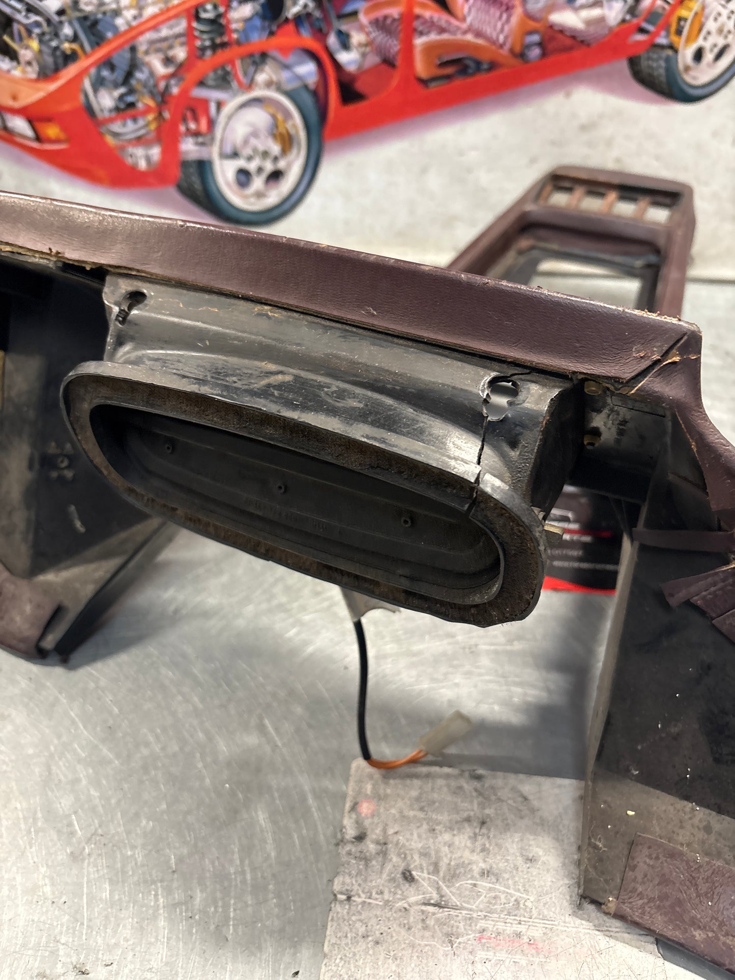 Porsche 928 Center console, used 92855206304 burgundy