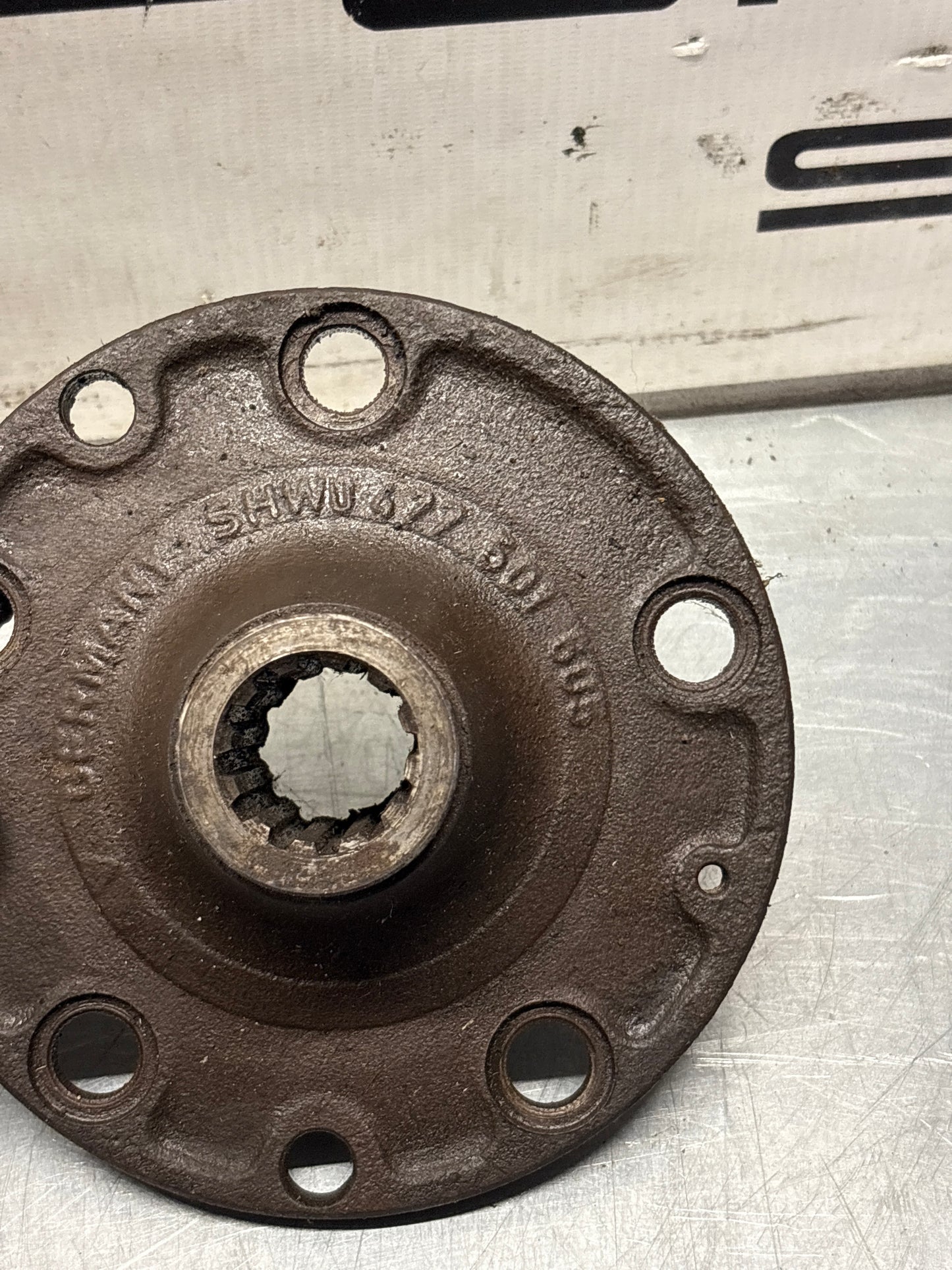 Porsche 944 (82-85.5) 924 Turbo rear wheel hub 477501605, used