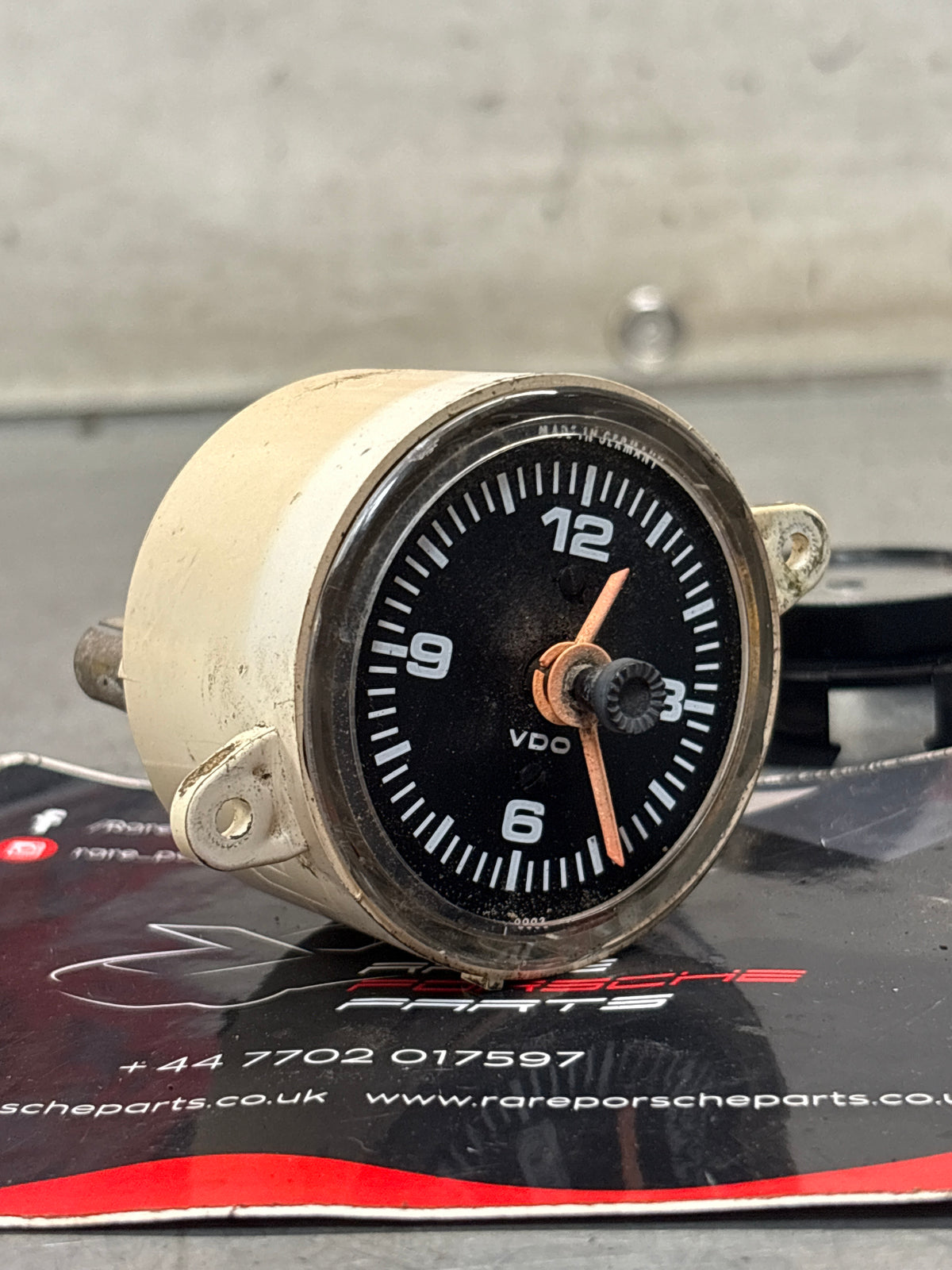 Porsche 928 Dash Center analog clock, used 92864170100