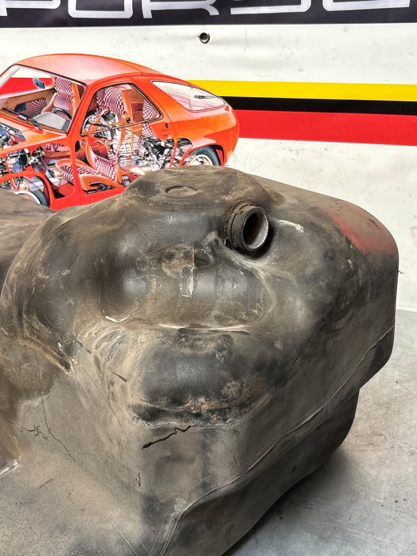 Porsche 944 plastic fuel tank, 95120102103, study photos