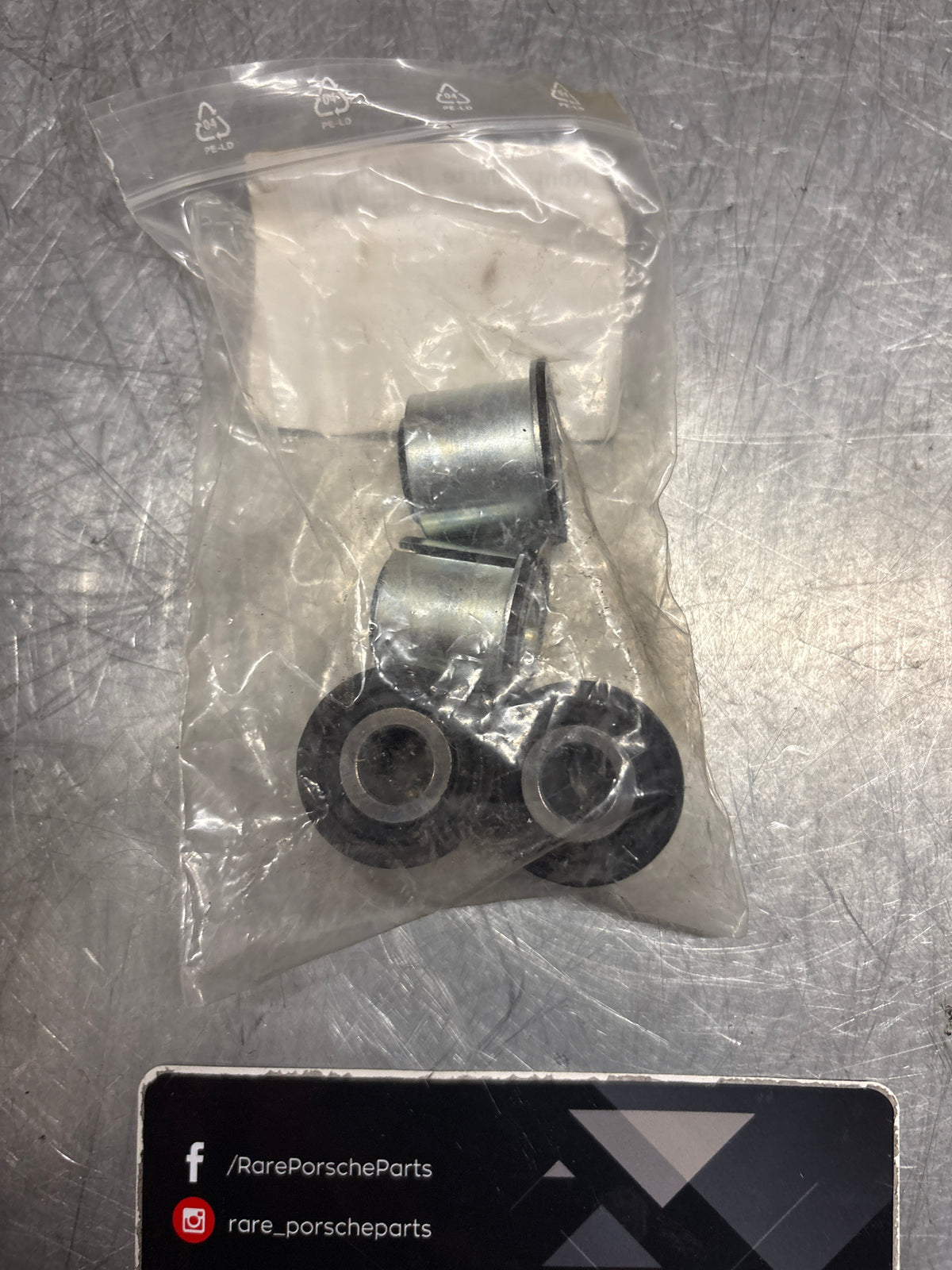 1× Rubber bearing mounting bracket for PORSCHE 928
4.5 / 5.4 / GTS rear axle