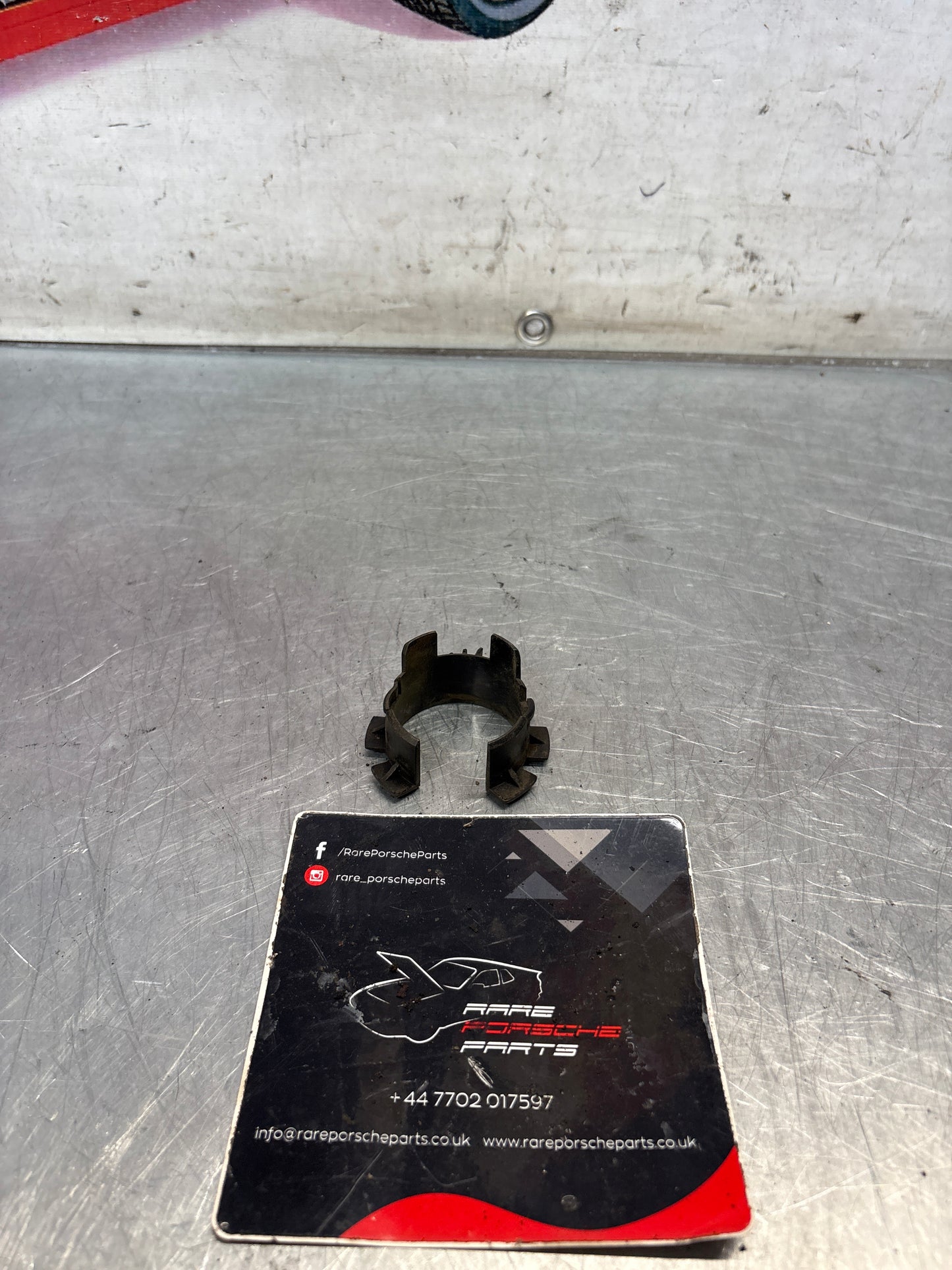 Porsche 911 993 spring supporting mount, used 99333311001