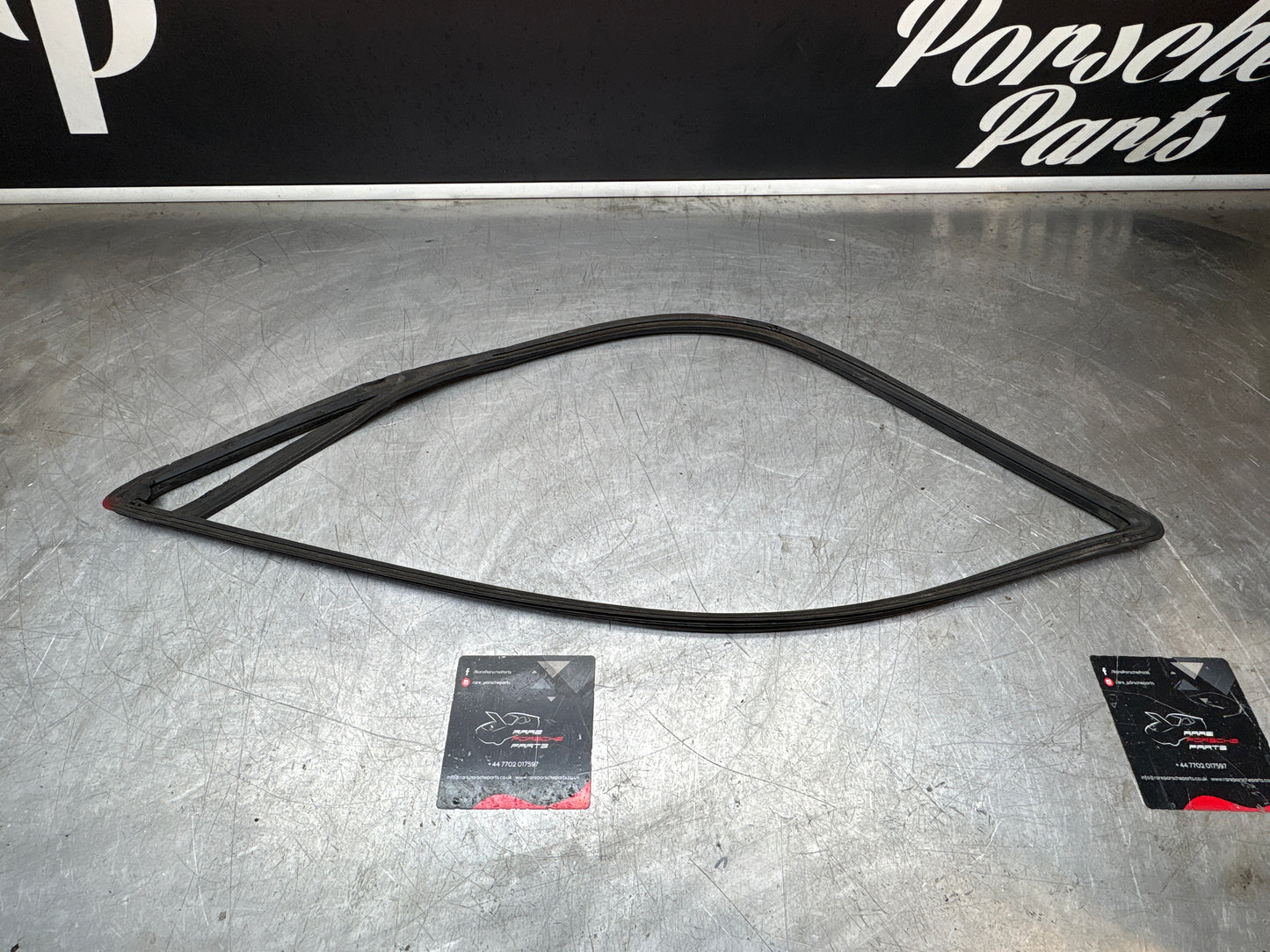 Porsche 928 S left rear quarter glass rubber seal, 92854304604 used