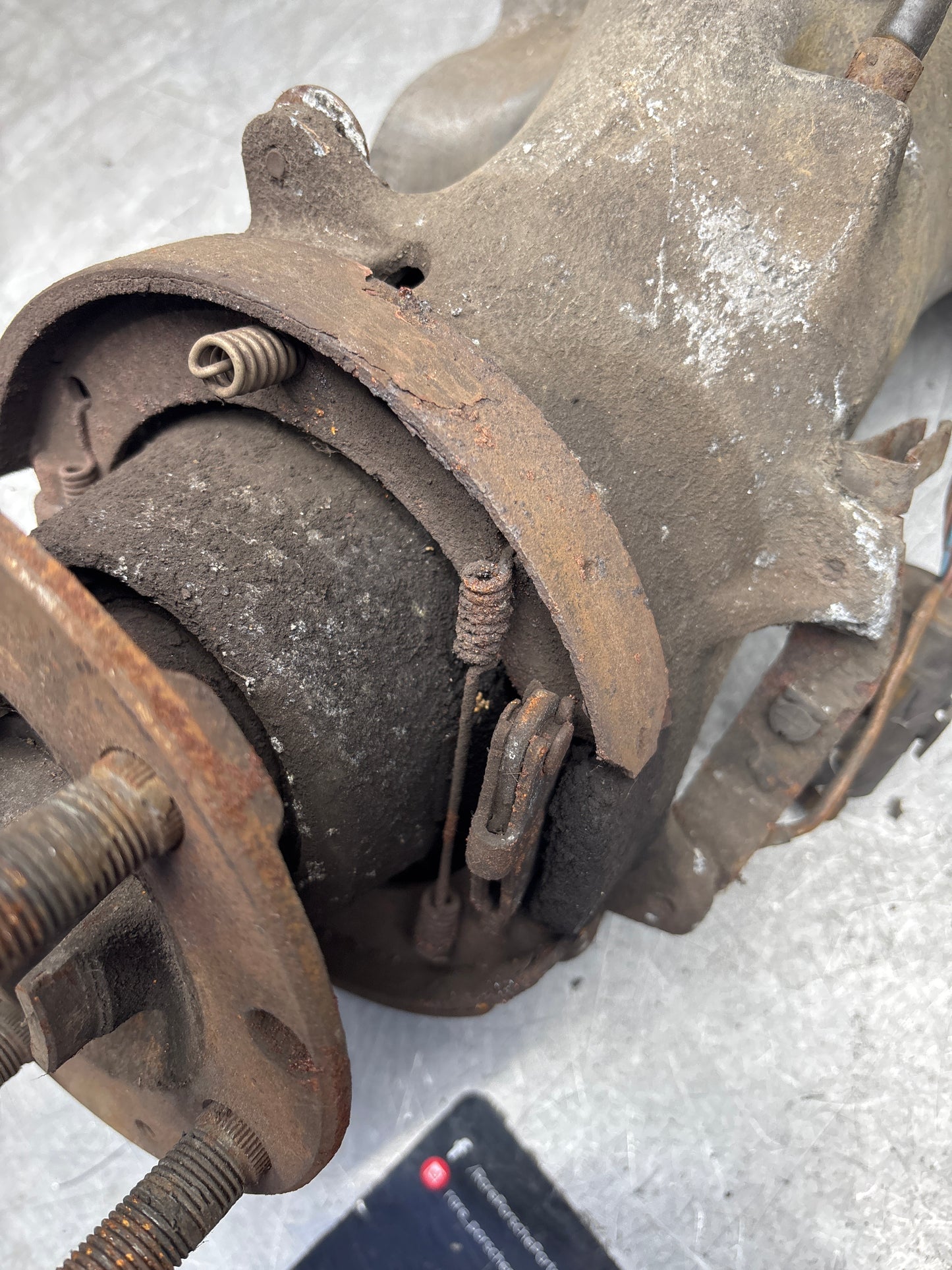 Porsche 944 pair of alloy rear trailing arms, 9513315131R / 951331511R used, with hubs