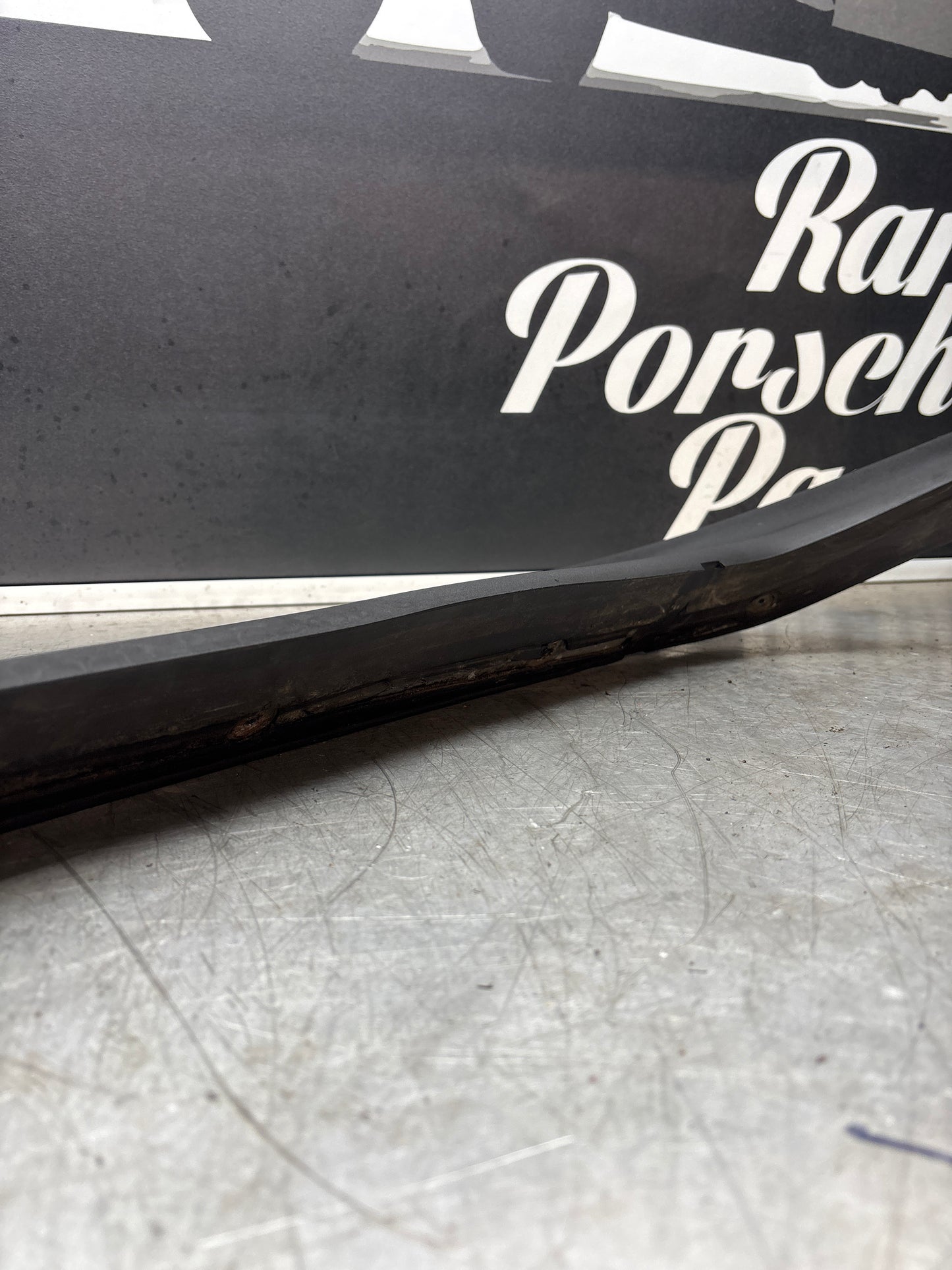 Porsche 944 rear boot rubber spoiler used 937512555