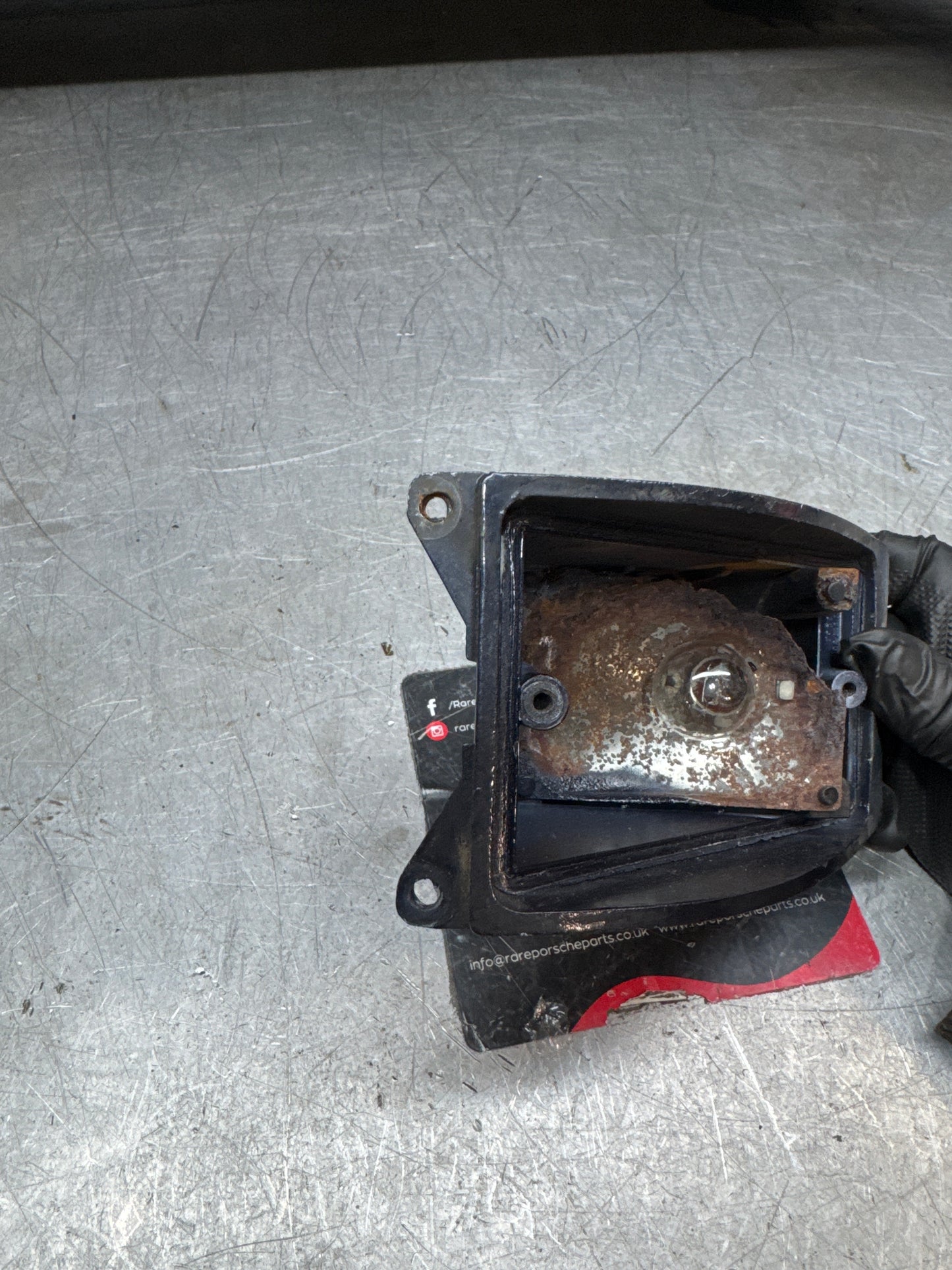 Porsche 924 O/S LH Front indicator unit, no lens. Spares or repairs 477953065A