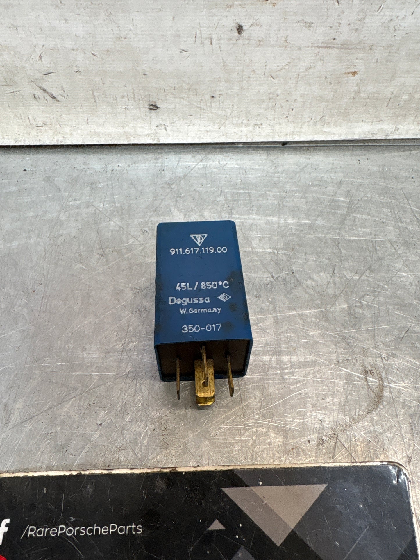 Porsche 928 S4 temperature monitoring relay, used 91161711900